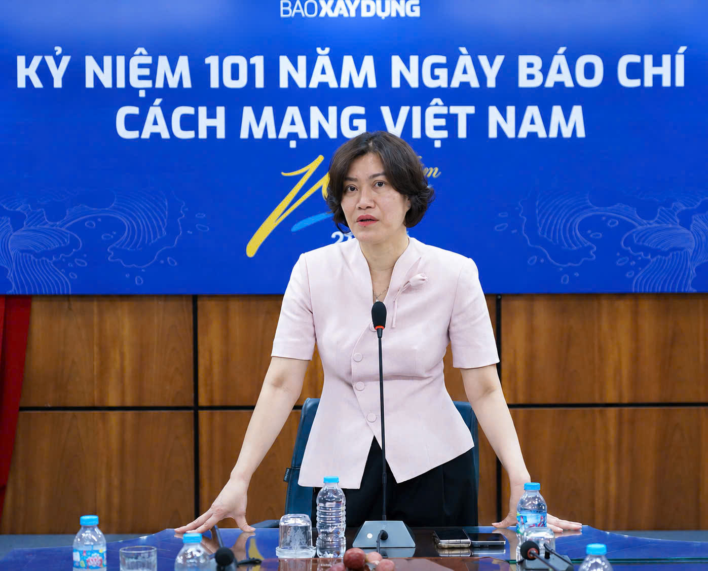 Báo Xây dựng gặp mặt cán bộ hưu trí nhân kỷ niệm 101 năm Ngày Báo chí Cách mạng Việt Nam - Ảnh 1.