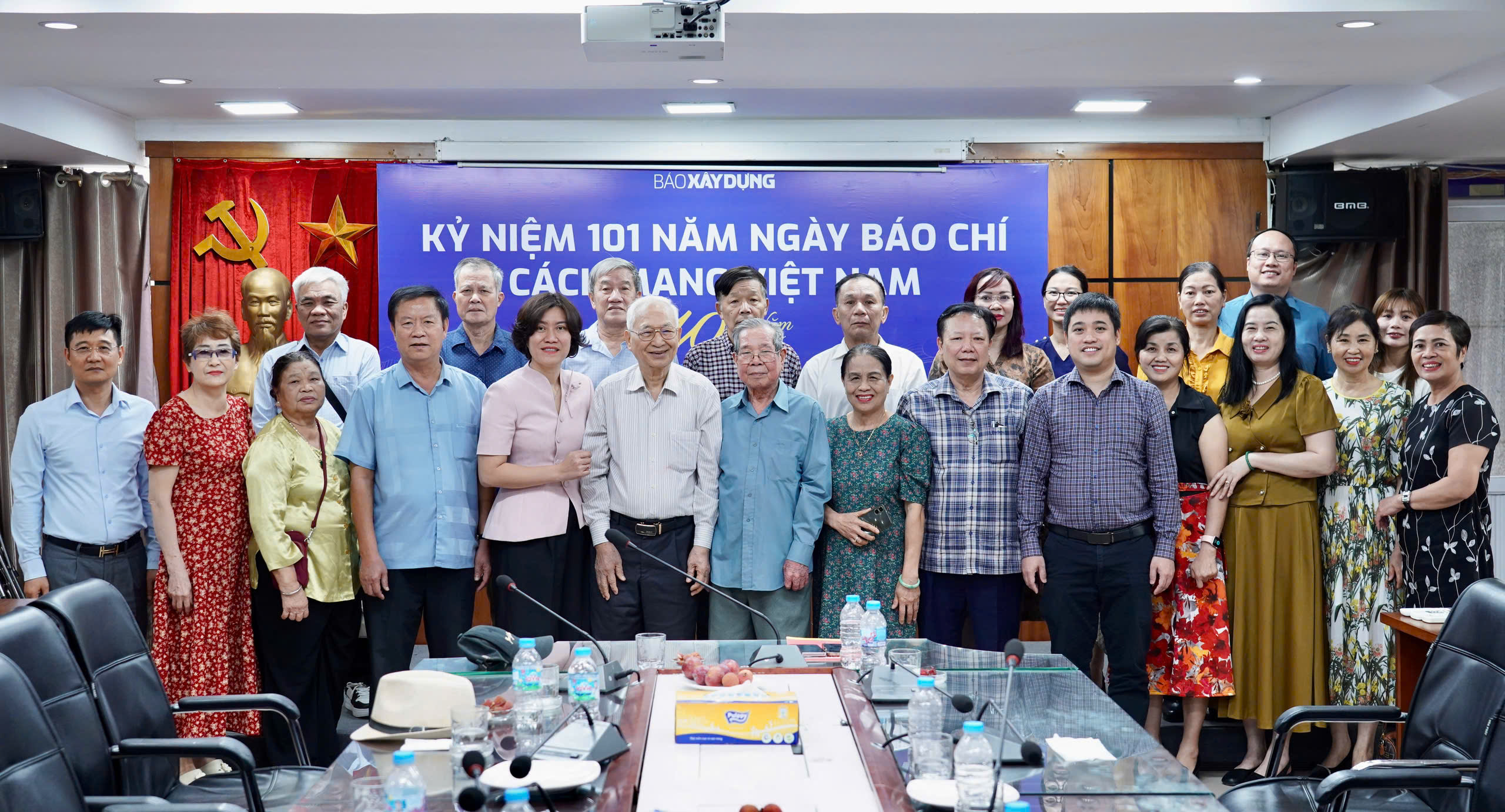 Báo Xây dựng gặp mặt cán bộ hưu trí nhân kỷ niệm 101 năm Ngày Báo chí Cách mạng Việt Nam - Ảnh 2.