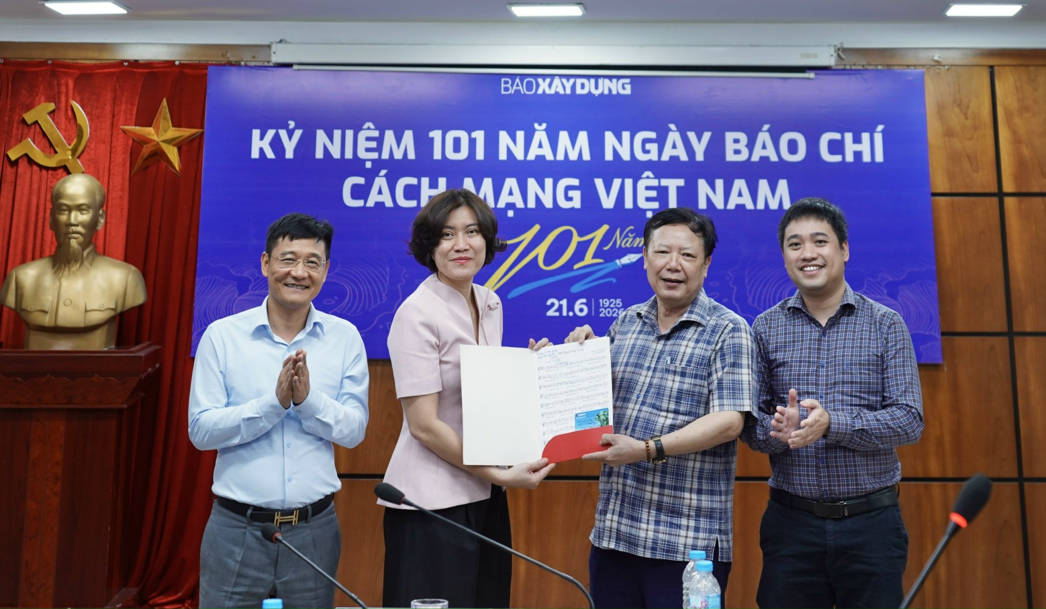 Báo Xây dựng gặp mặt cán bộ hưu trí nhân kỷ niệm 101 năm Ngày Báo chí Cách mạng Việt Nam - Ảnh 6.