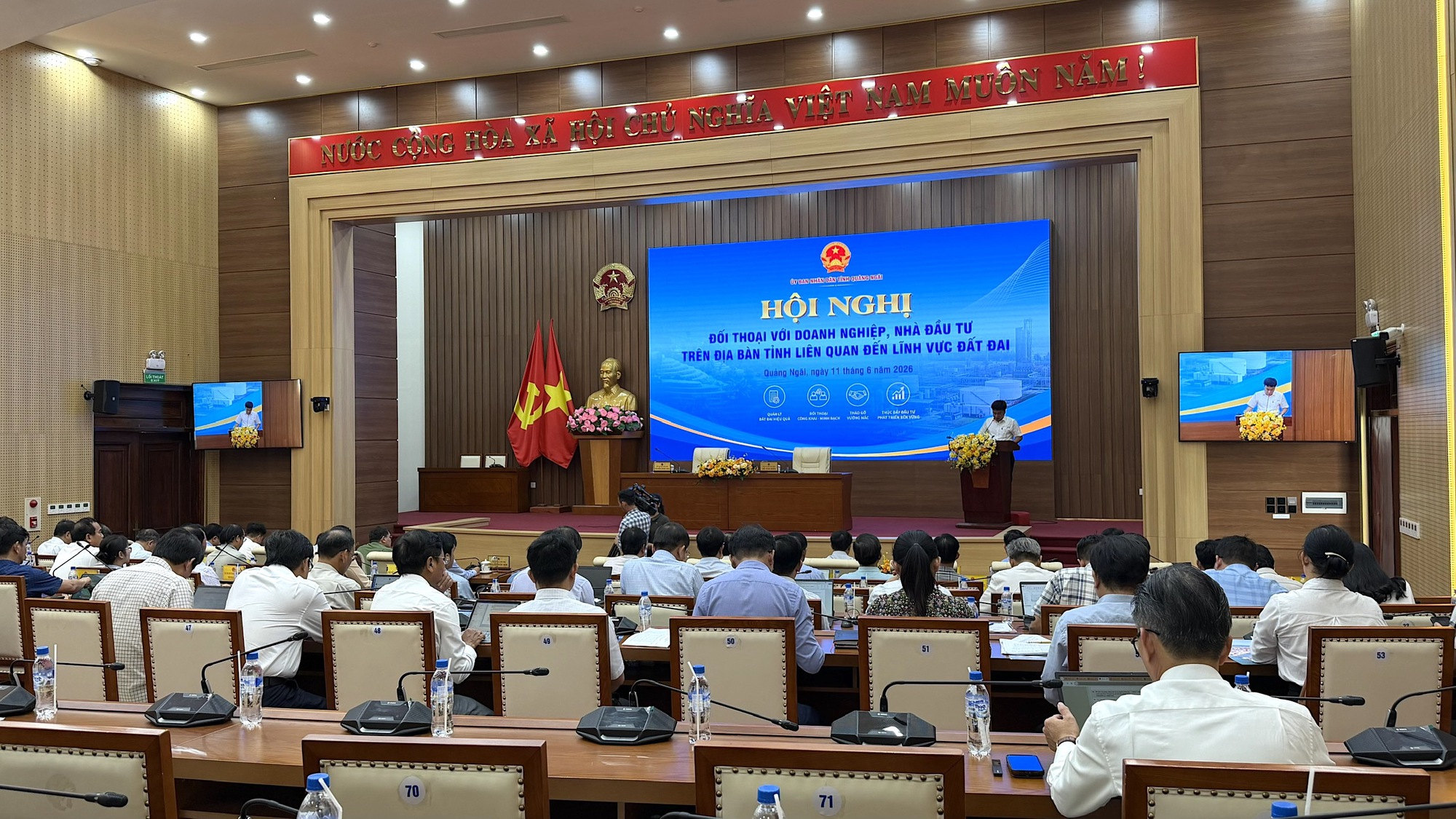 Đất đai l&agrave; lĩnh vực ph&aacute;t sinh nhiều kiến nghị nhất của doanh nghiệp tại Quảng Ng&atilde;i - Ảnh 1.