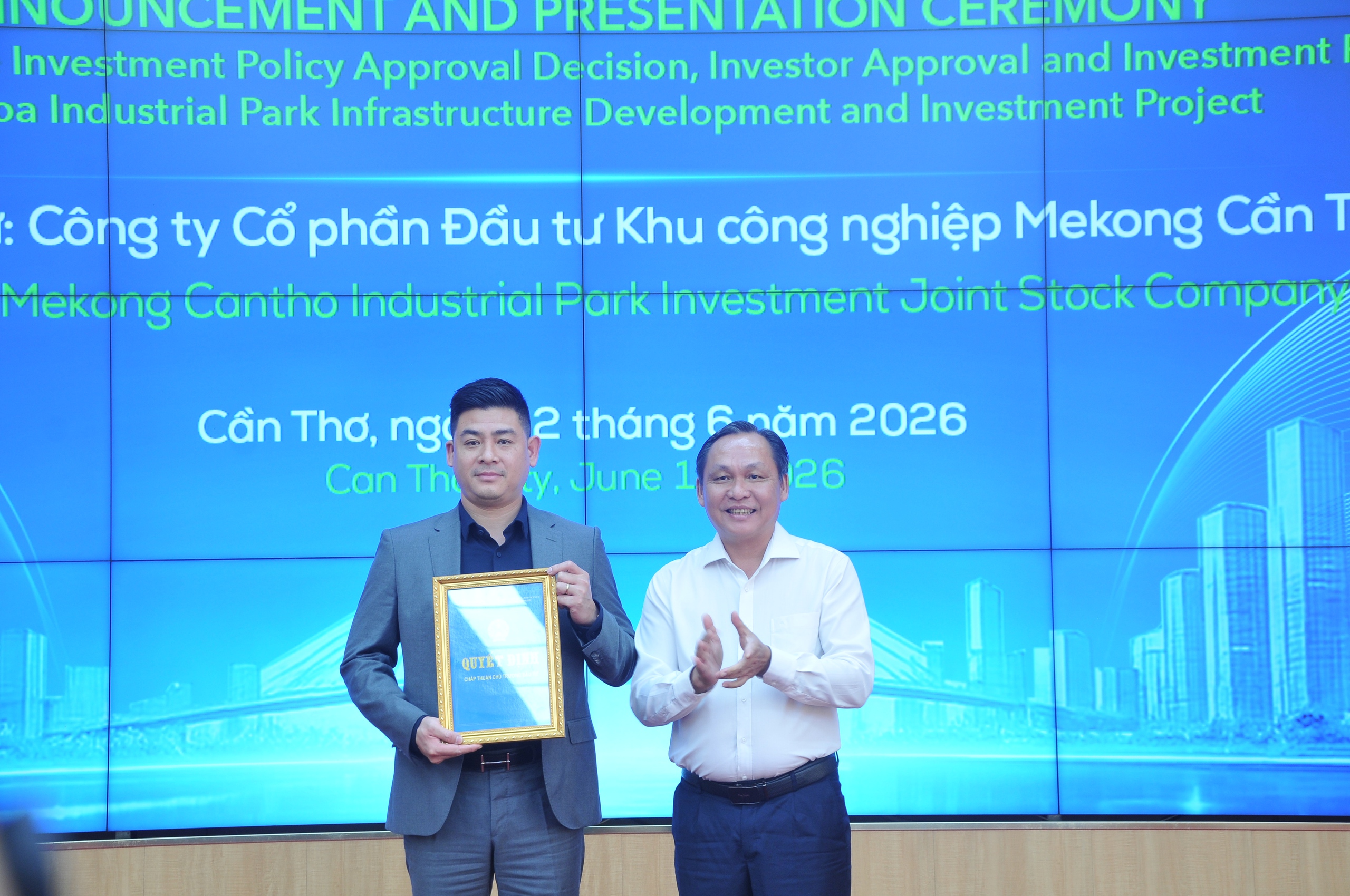 Cần Thơ trao quyết định đầu tư 2 khu công nghiệp vốn gần 7.000 tỷ đồng- Ảnh 2.