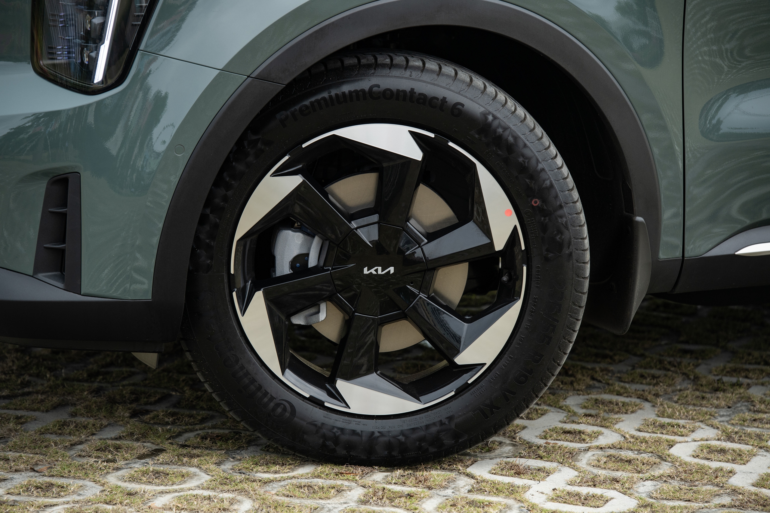 Cận cảnh New Sorento Hybrid hơn 1,3 tỷ đồng - Ảnh 6.
