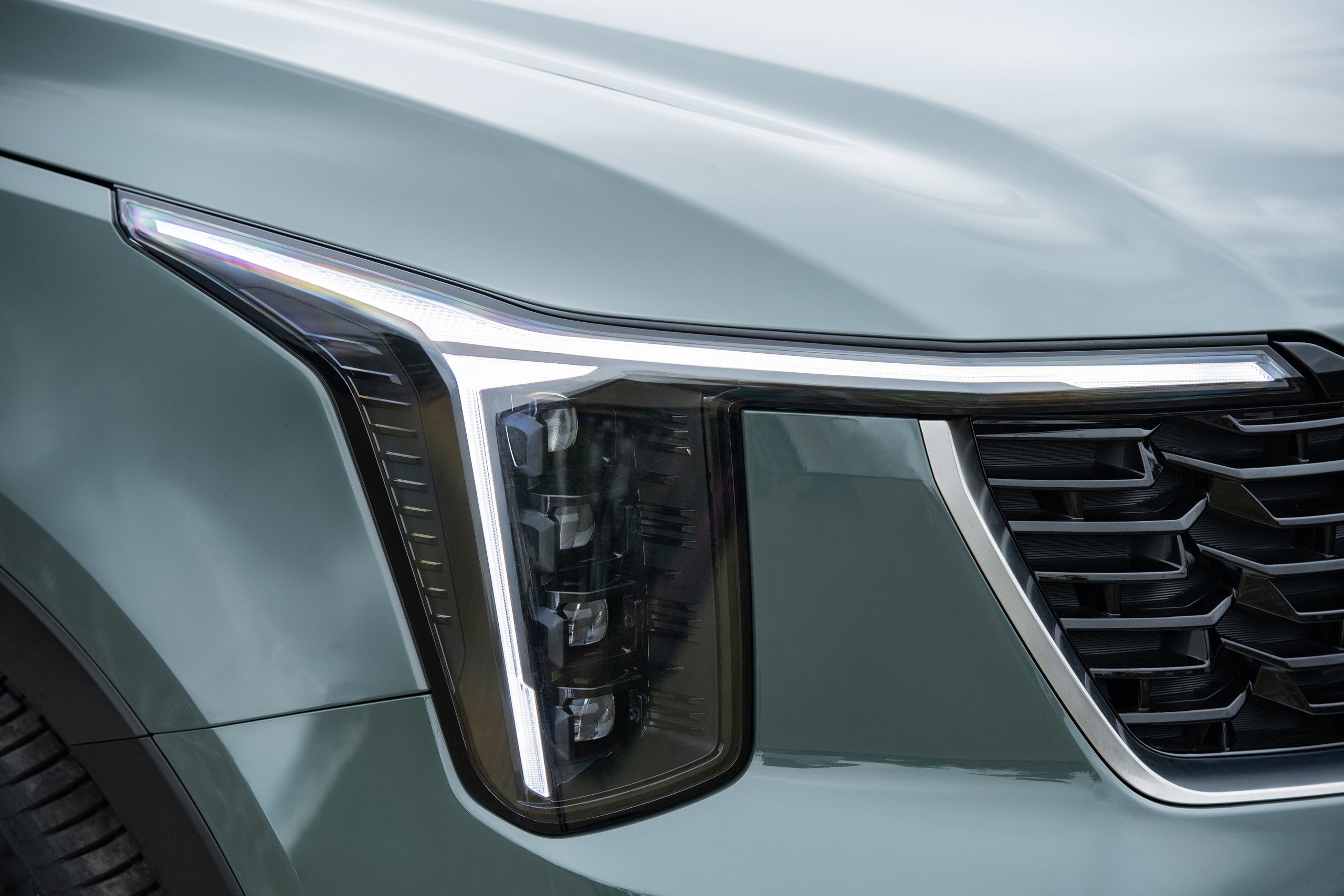 Cận cảnh New Sorento Hybrid hơn 1,3 tỷ đồng - Ảnh 2.
