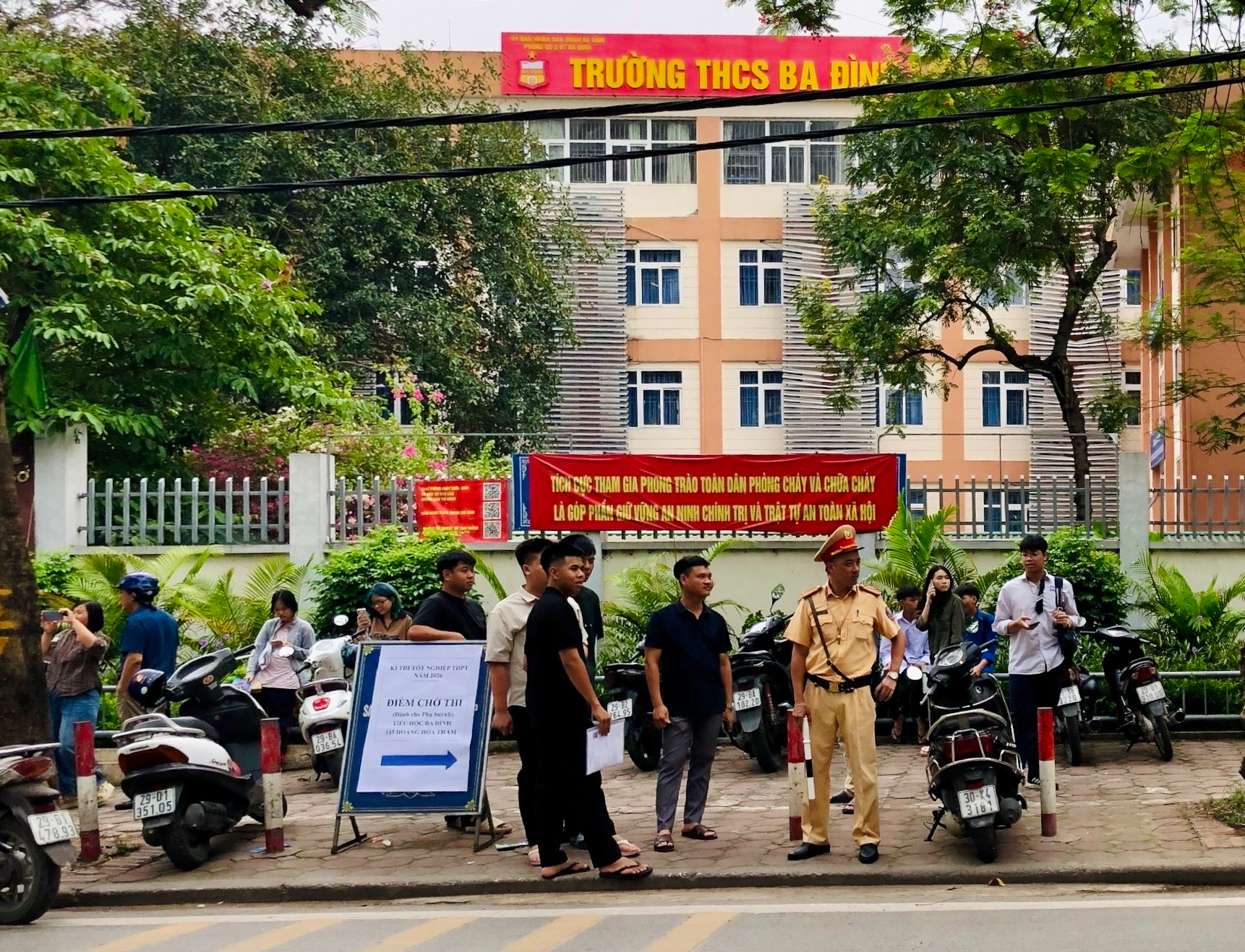 Gần 1,2 triệu th&iacute; sinh bước v&agrave;o ng&agrave;y thi cuối của kỳ thi tốt nghiệp THPT 2026 - Ảnh 7.