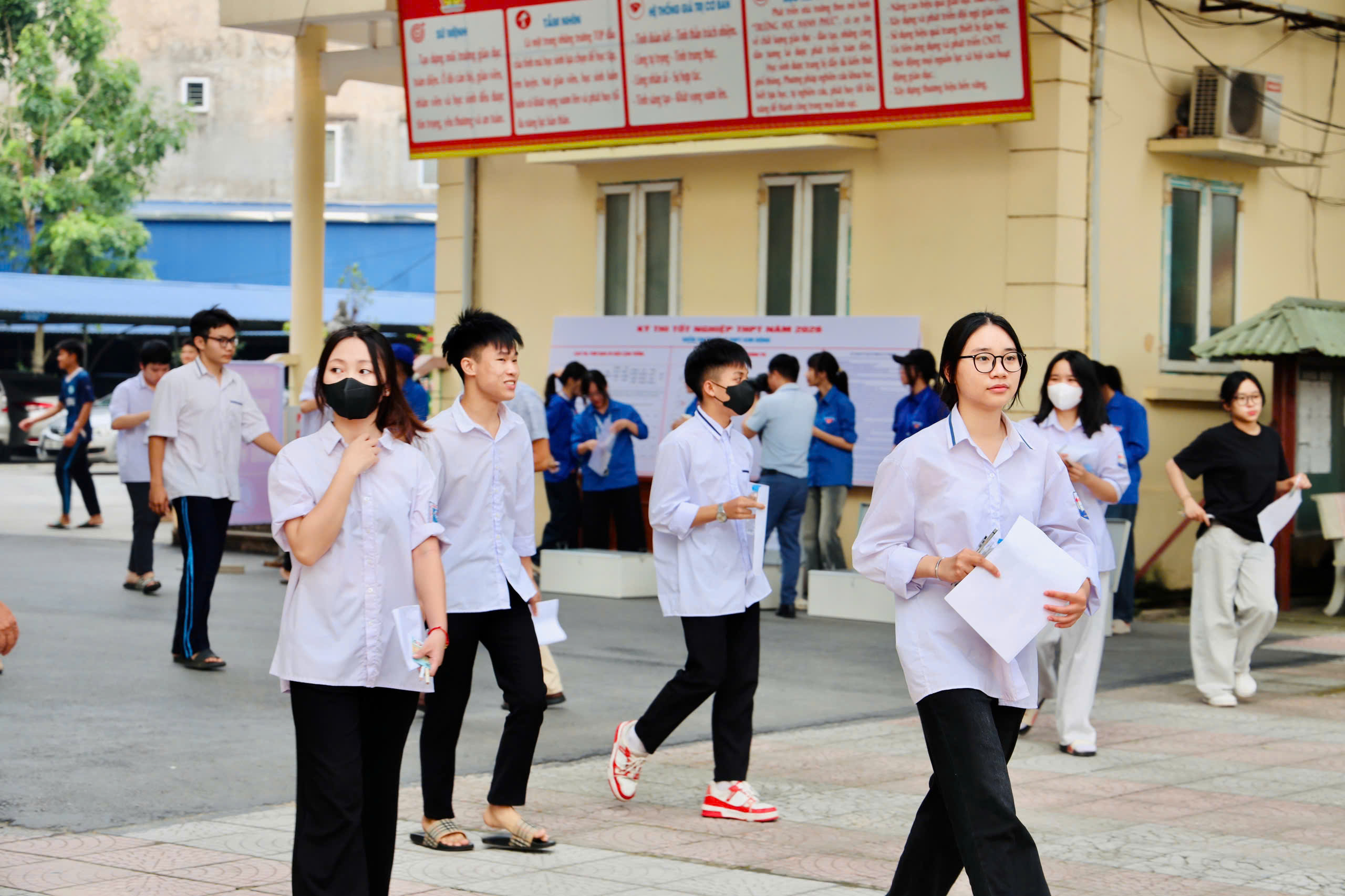 Gần 1,2 triệu th&iacute; sinh bước v&agrave;o ng&agrave;y thi cuối của kỳ thi tốt nghiệp THPT 2026 - Ảnh 2.