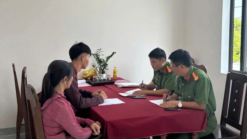 Đ&agrave; Nẵng: Bu&ocirc;ng tay, nằm tr&ecirc;n y&ecirc;n khi đi xe, nam thiếu ni&ecirc;n bị xử l&yacute; - Ảnh 2.