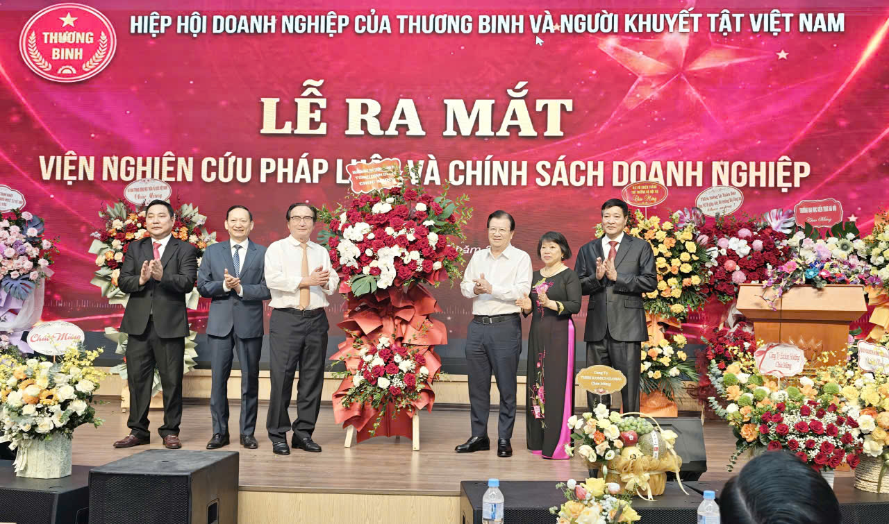 Ra mắt Viện Nghi&ecirc;n cứu Ph&aacute;p luật v&agrave; Ch&iacute;nh s&aacute;ch doanh nghiệp - Ảnh 2.