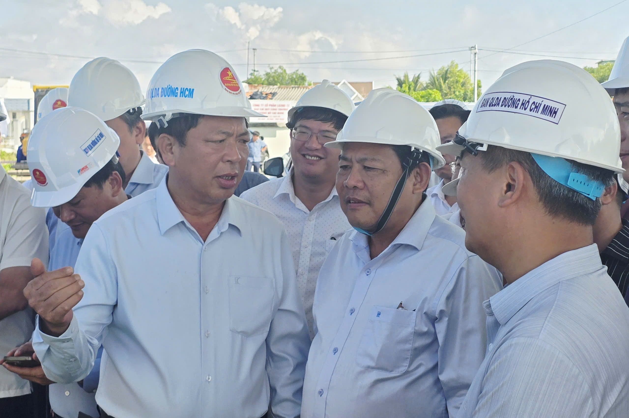 Bộ trưởng Trần Hồng Minh: Xử lý dứt điểm vướng mắc để đường Hồ Chí Minh cán đích đúng hẹn - Ảnh 3.