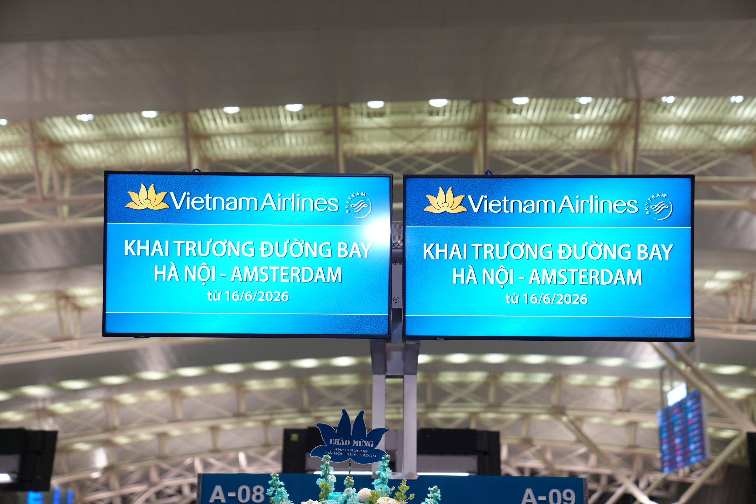 Vietnam Airlines ch&iacute;nh thức khai trương đường bay thẳng H&agrave; Nội - Amsterdam - Ảnh 1.