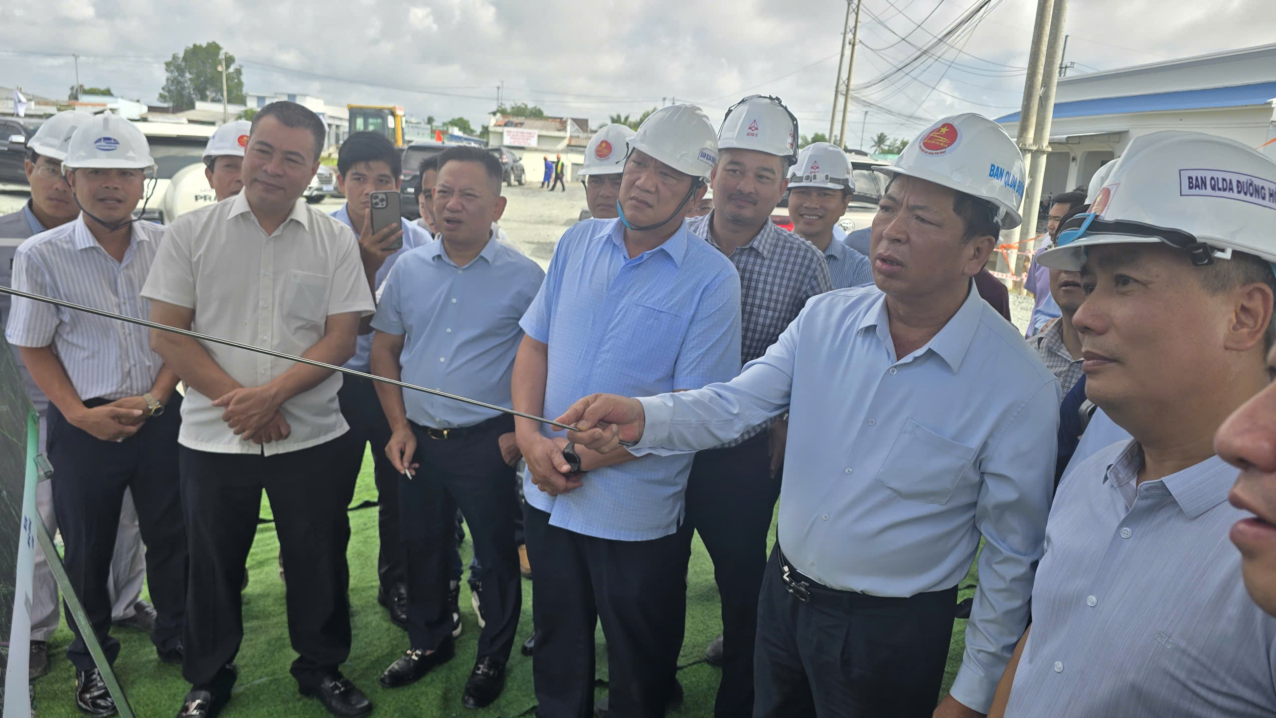 Đề xuất hướng tuyến dự án đường Hồ Chí Minh đoạn Vĩnh Phong – An Xuyên - Ảnh 2.