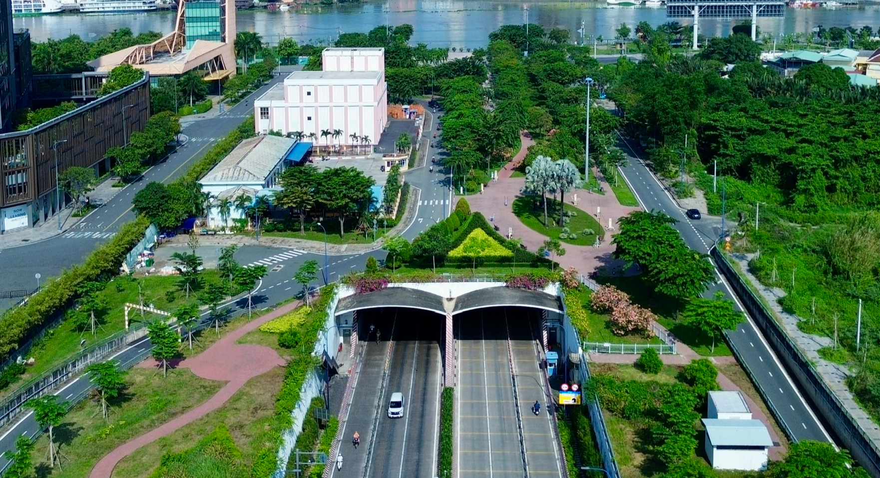 TP.HCM 50 năm mang t&ecirc;n B&aacute;c: Những c&ocirc;ng tr&igrave;nh l&agrave;m n&ecirc;n diện mạo đ&ocirc; thị hiện đại - Ảnh 14.