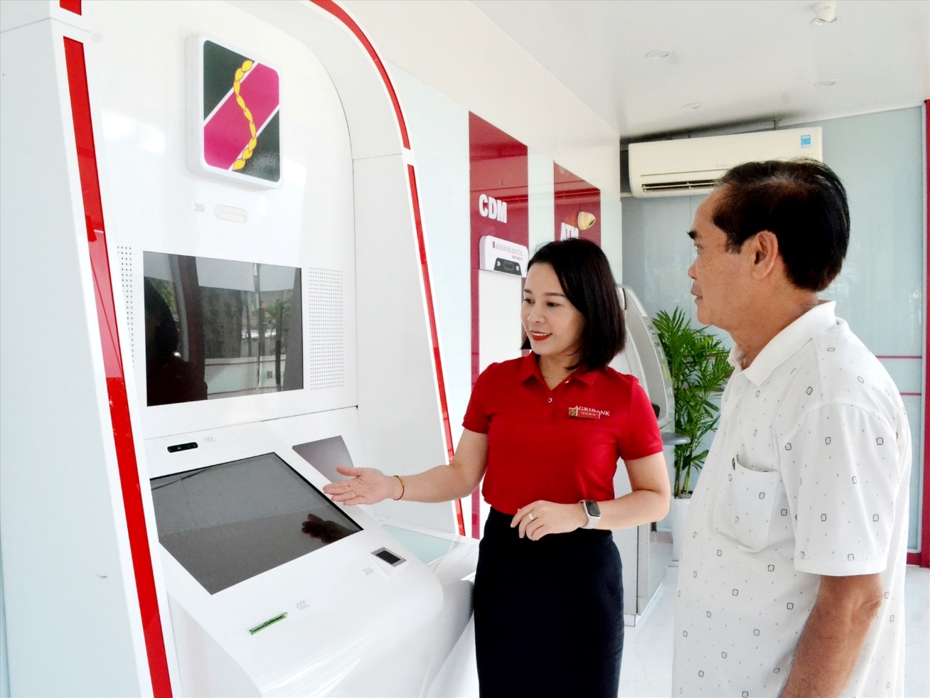 Khát vọng “số hóa” hành chính công, Agribank nỗ lực chuyển đổi số gắn với ESG - Ảnh 2.