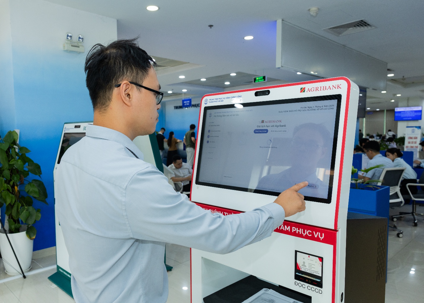 Khát vọng “số hóa” hành chính công, Agribank nỗ lực chuyển đổi số gắn với ESG - Ảnh 3.
