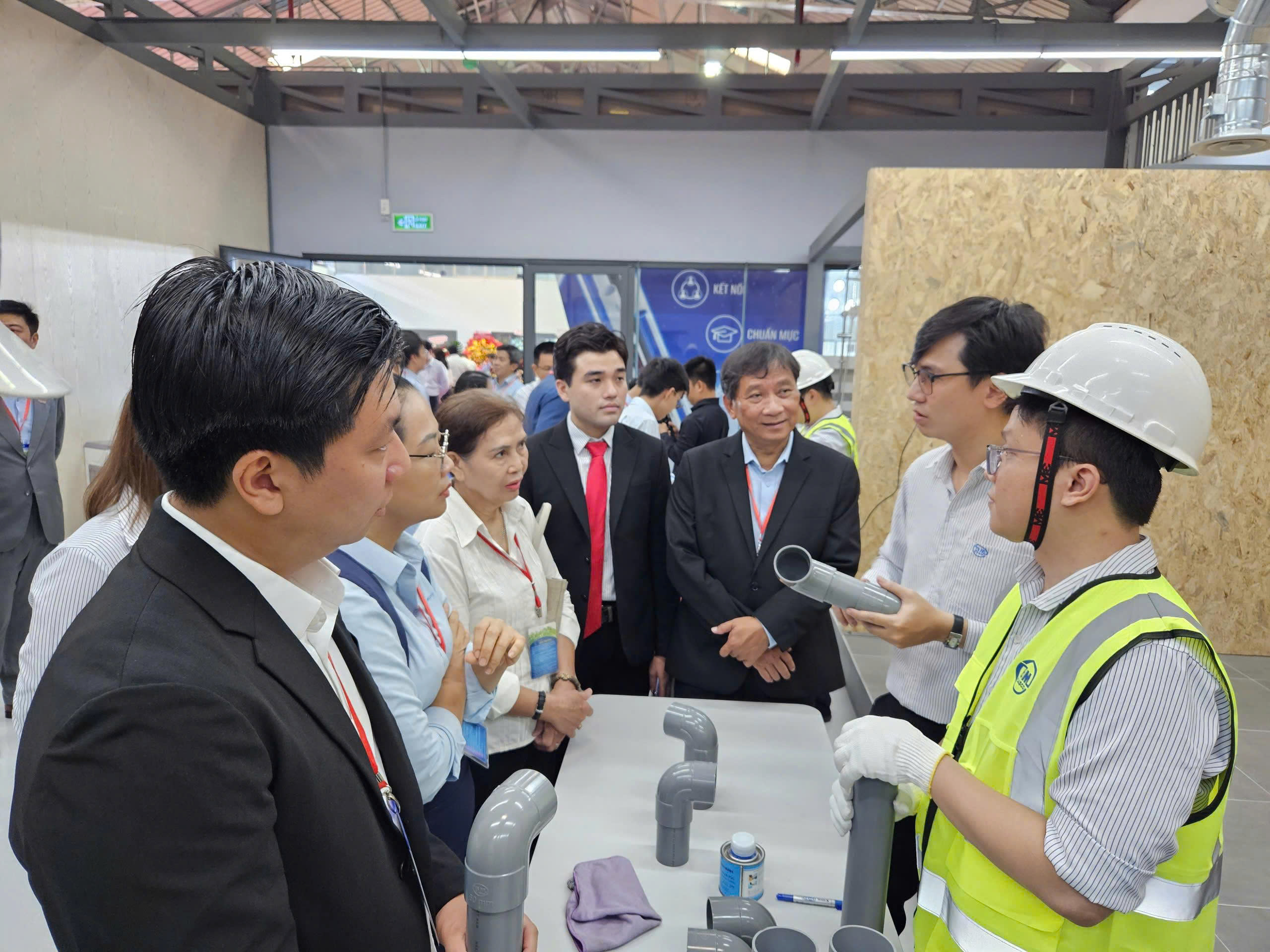 Doanh nghiệp bắt tay trường đại học đào tạo nhân lực kỹ thuật - Ảnh 2.