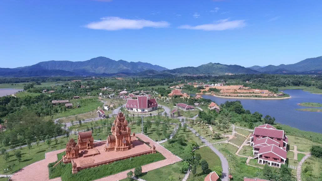 Chuyển giao L&agrave;ng Văn h&oacute;a - Du lịch c&aacute;c d&acirc;n tộc Việt Nam về UBND TP H&agrave; Nội quản l&yacute; trước ng - Ảnh 1.