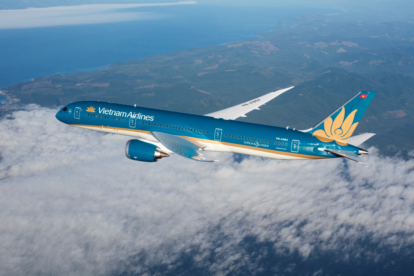 Vietnam Airlines năm thứ ba li&ecirc;n tiếp v&agrave;o Top 100 doanh nghiệp lớn nhất Đ&ocirc;ng Nam &Aacute;   - Ảnh 1.