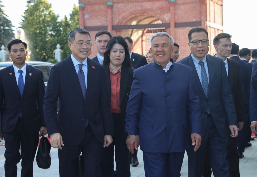 Thủ tướng L&ecirc; Minh Hưng gặp Người đứng đầu Cộng h&ograve;a Tatarstan (Li&ecirc;n bang Nga) - Ảnh 1.