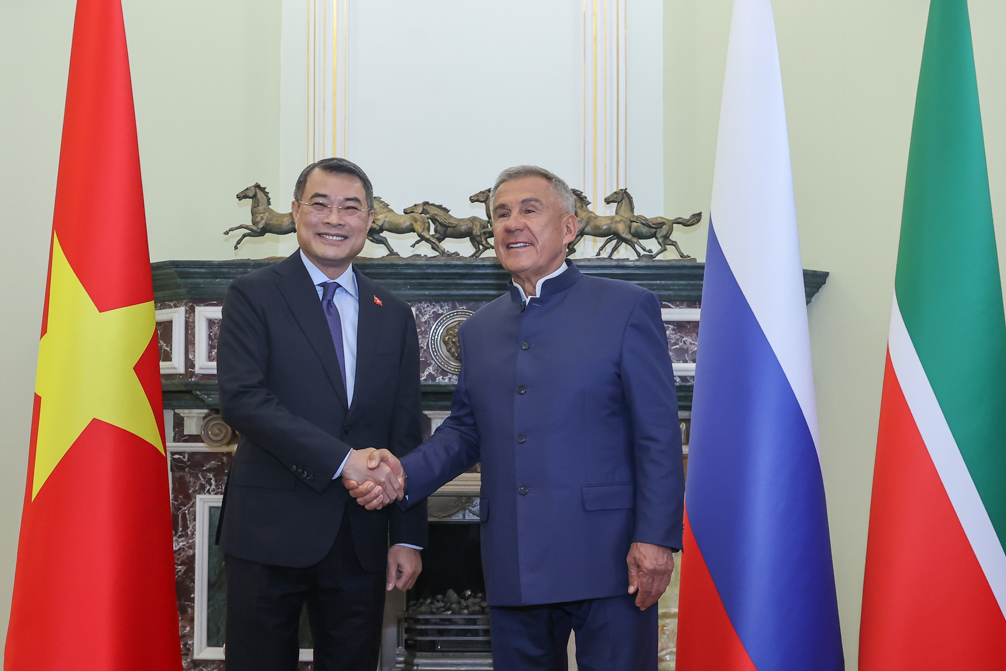 Thủ tướng L&ecirc; Minh Hưng gặp Người đứng đầu Cộng h&ograve;a Tatarstan (Li&ecirc;n bang Nga) - Ảnh 2.