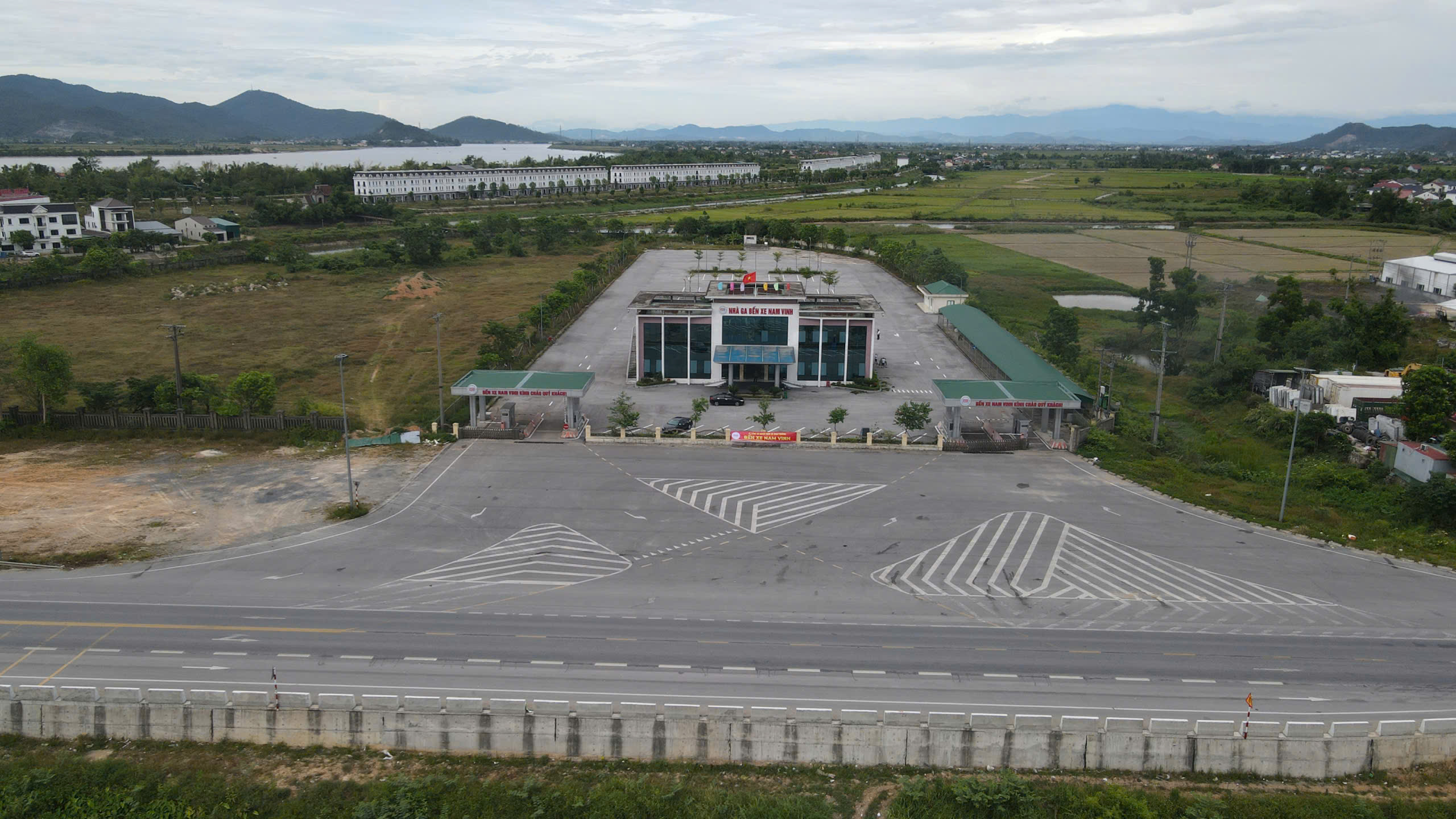 Bến xe Nam Vinh điểm nhấn hạ tầng giao th&ocirc;ng tĩnh của Nghệ An - Ảnh 13.