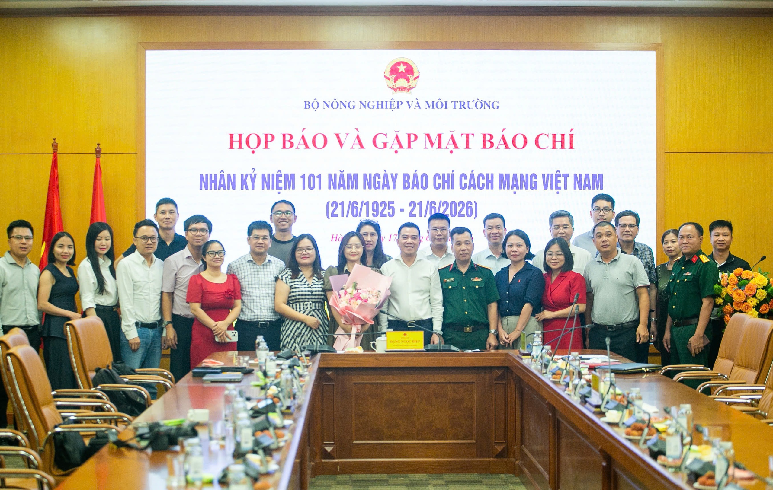 B&aacute;o ch&iacute; đồng h&agrave;nh mục ti&ecirc;u quốc gia x&acirc;y dựng n&ocirc;ng th&ocirc;n mới - Ảnh 1.