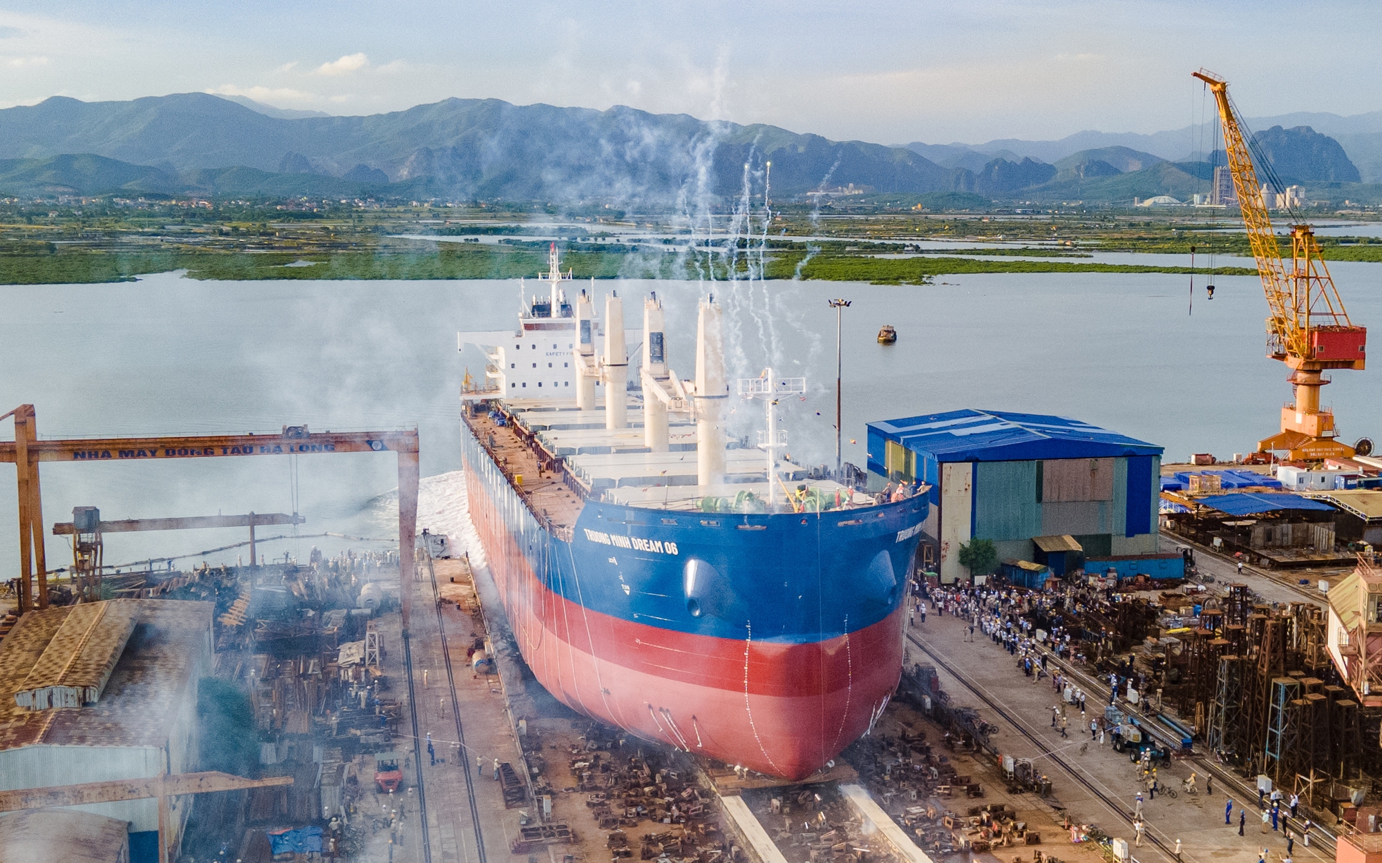 Tiếp tục hạ thủy t&agrave;u số 7 dịch vụ điện gi&oacute; hiện đại tại Hạ Long - Ảnh 2.