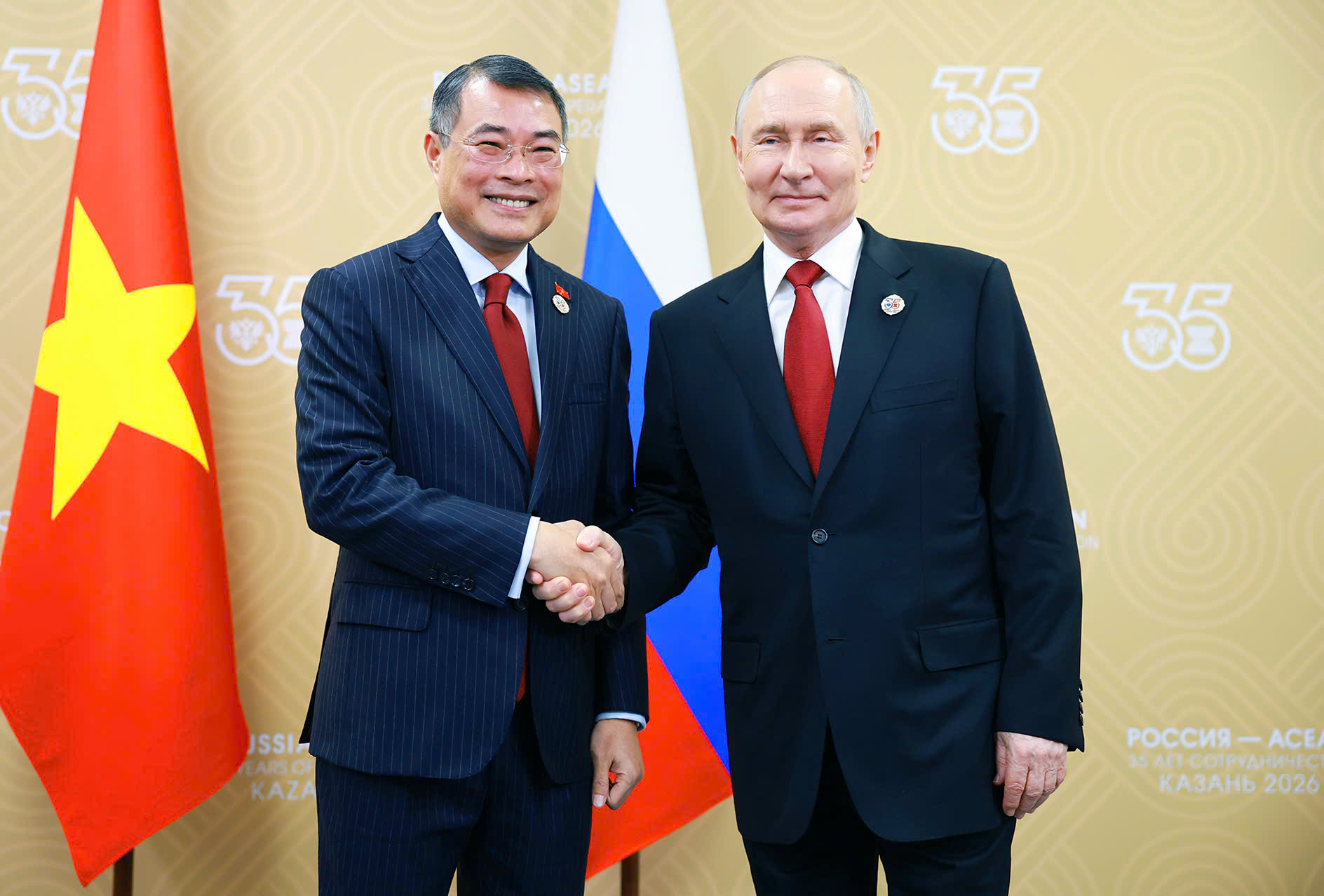 Thủ tướng Ch&iacute;nh phủ L&ecirc; Minh Hưng hội kiến Tổng thống Nga Vladimir Putin - Ảnh 2.
