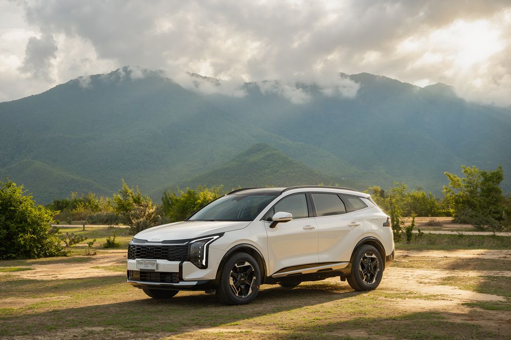 Kia Sportage HEV và Toyota Cross HEV: Chọn xe hybrid nào? - Ảnh 3.