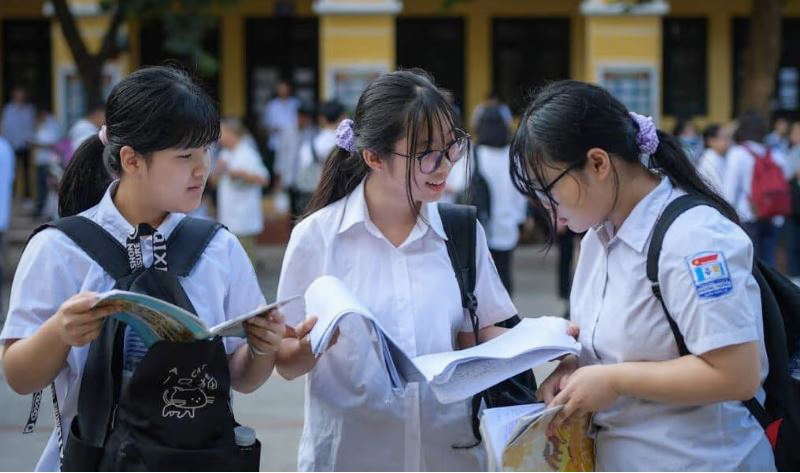 Cần Thơ l&yacute; giải v&igrave; sao hơn 12.000 học sinh kh&ocirc;ng v&agrave;o được trường c&ocirc;ng - Ảnh 1.