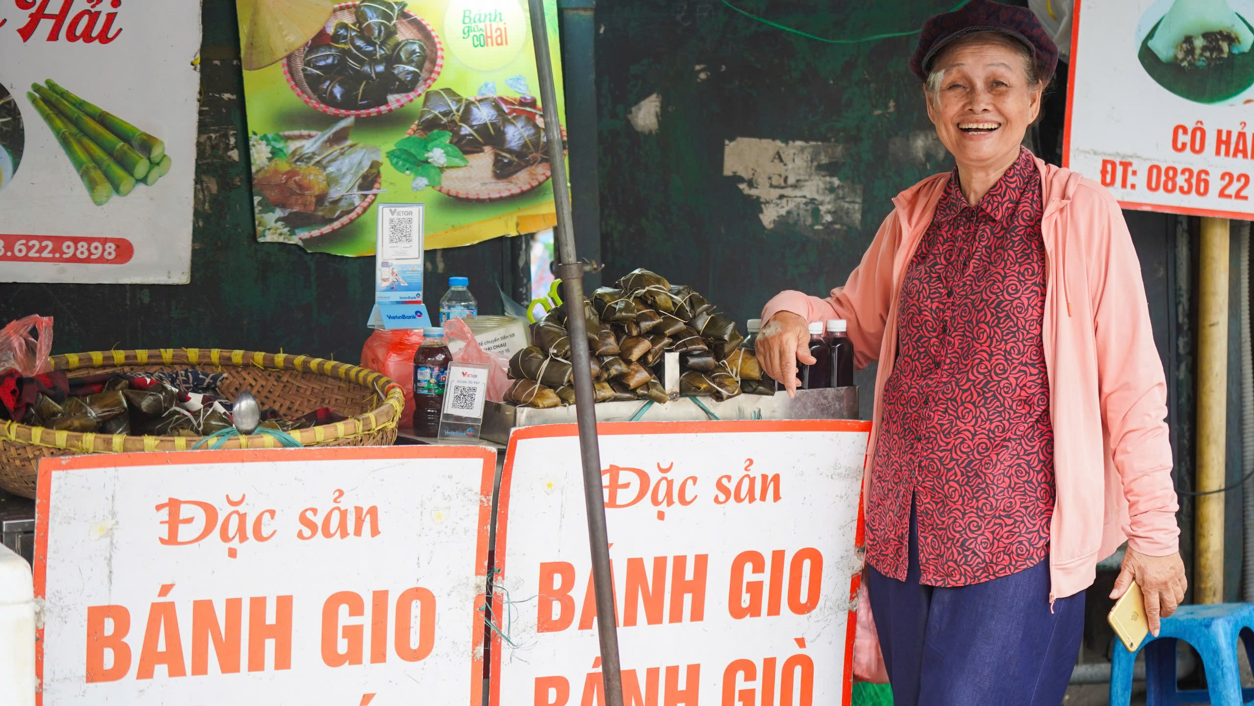 Chợ truyền thống nhộn nhịp trong ng&agrave;y Tết Đoan Ngọ - Ảnh 14.