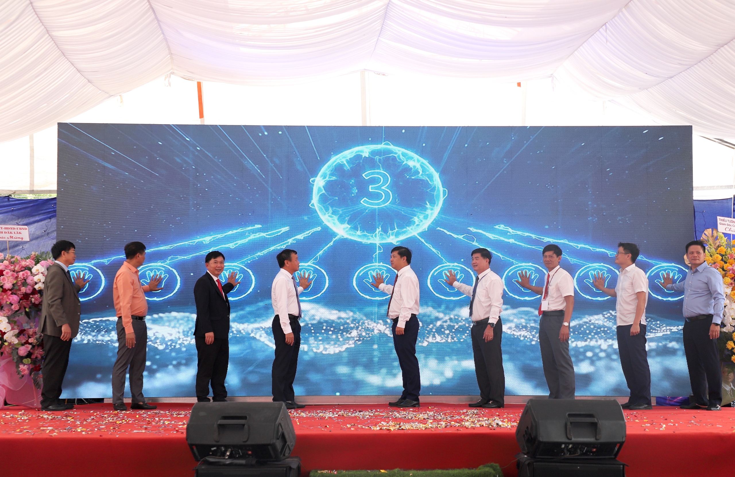 Đắk Lắk khởi động cụm công nghiệp đầu tiên đầu tư bằng vốn ngoài ngân sách - Ảnh 1.
