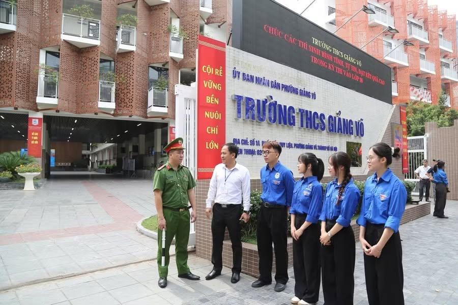 252 lượt đỗ chuy&ecirc;n, 95% v&agrave;o c&ocirc;ng lập từ c&aacute;c trường THCS H&agrave; Nội - Ảnh 1.