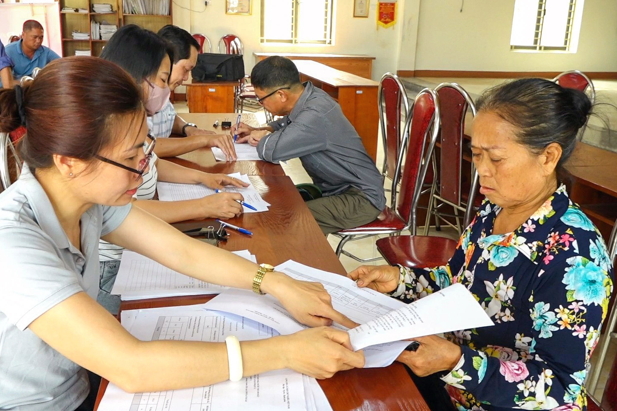Tiền đền bù thấp, mua tái định cư giá cao, giải quyết thế nào? - Ảnh 1.