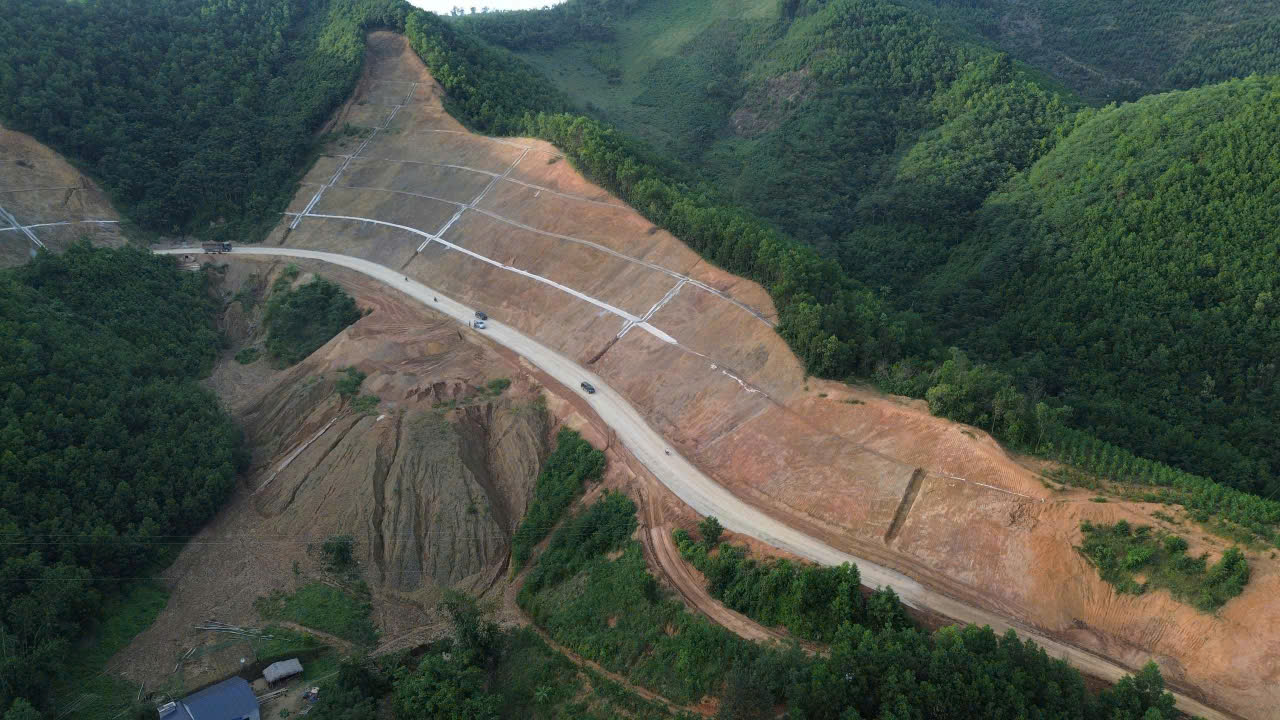 L&ugrave;i thời hạn về đ&iacute;ch dự &aacute;n dự &aacute;n đường Hồ Ch&iacute; Minh qua Tuy&ecirc;n Quang, Th&aacute;i Nguy&ecirc;n - Ảnh 1.