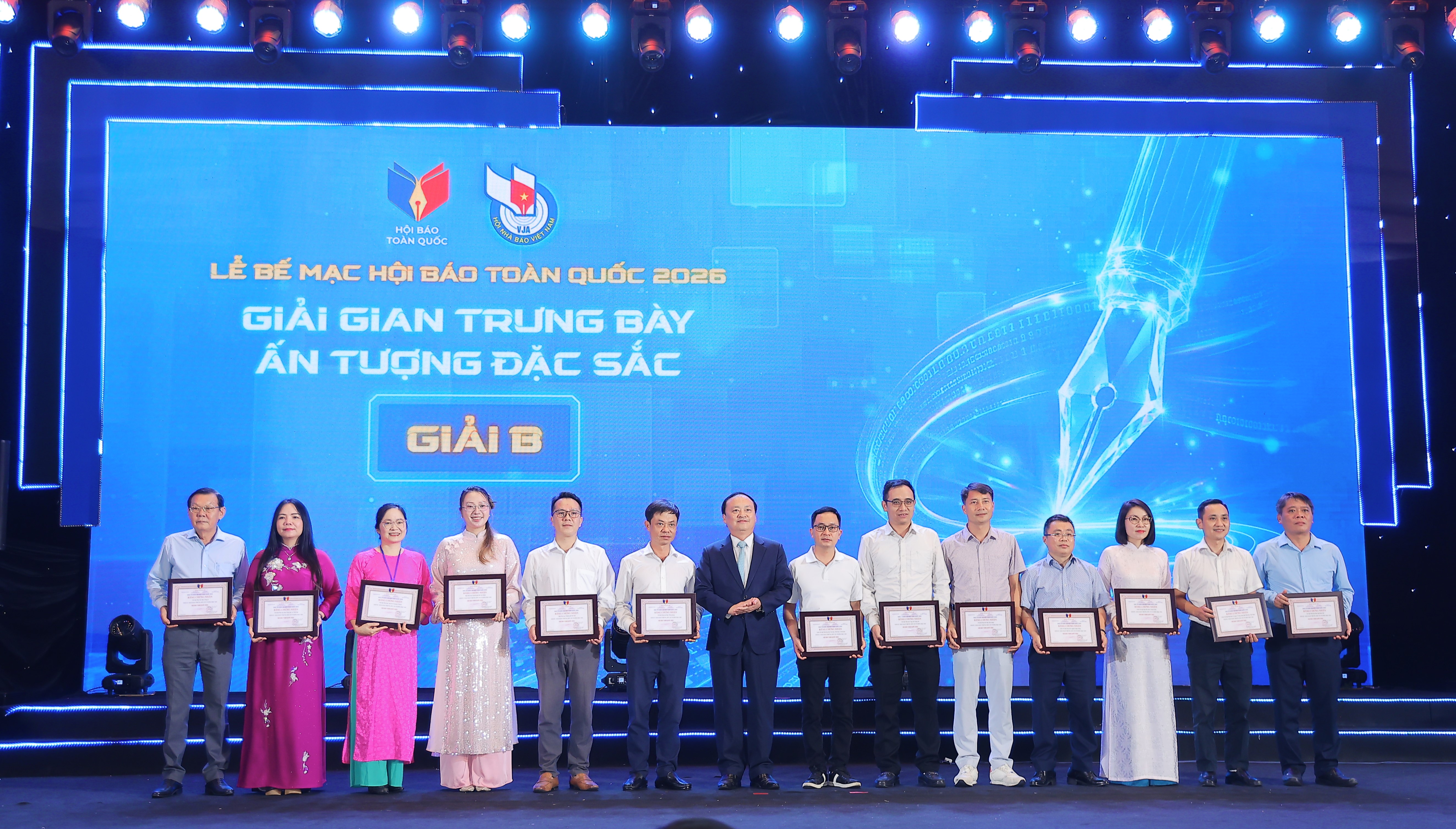 B&aacute;o X&acirc;y dựng đoạt "c&uacute; đ&uacute;p" giải thưởng tại Hội B&aacute;o to&agrave;n quốc 2026 - Ảnh 2.
