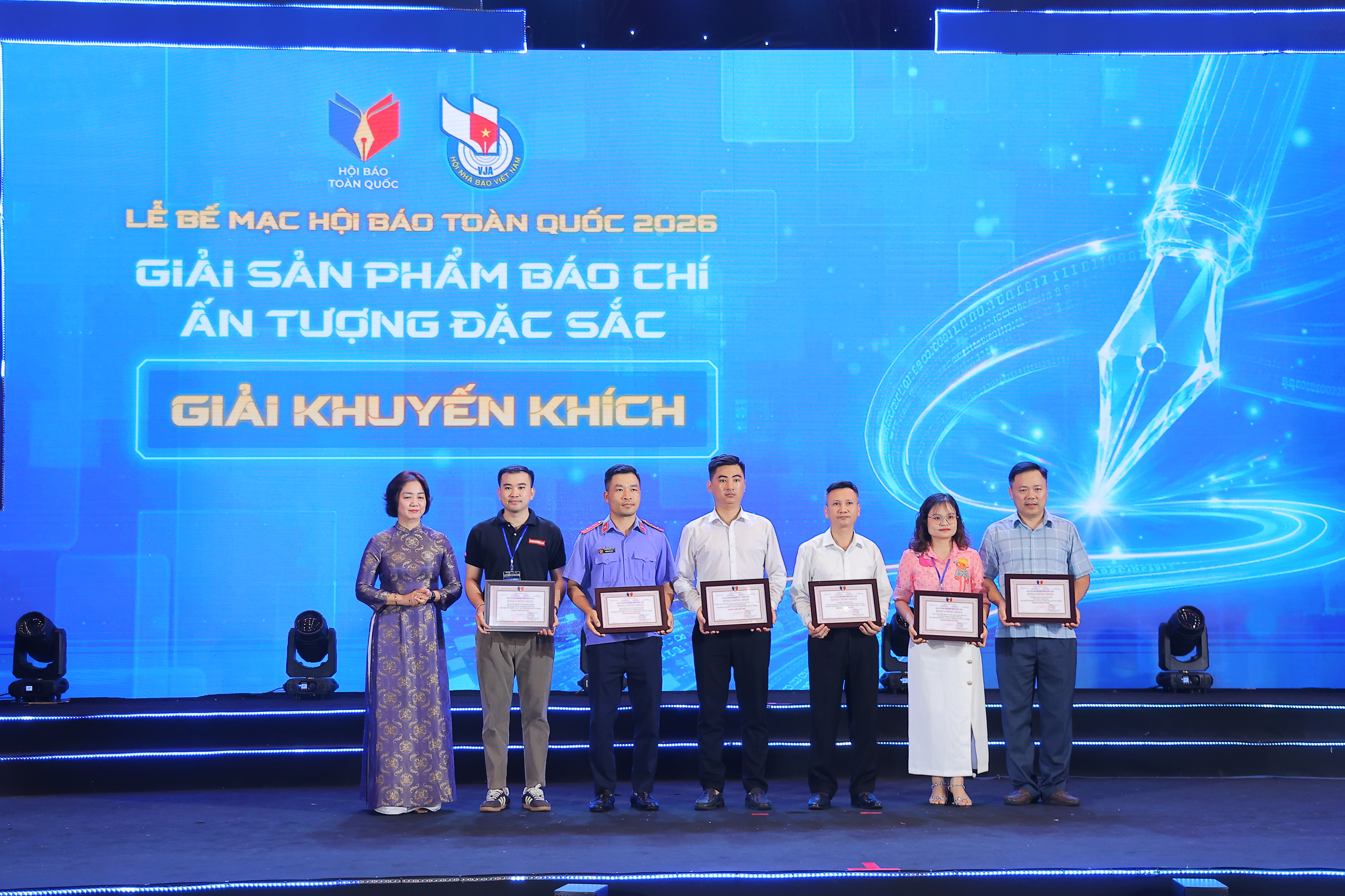 B&aacute;o X&acirc;y dựng đoạt "c&uacute; đ&uacute;p" giải thưởng tại Hội B&aacute;o to&agrave;n quốc 2026 - Ảnh 4.
