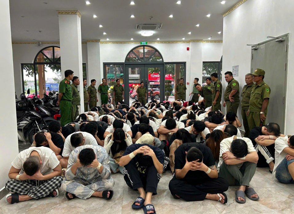TP . HCM triệt phá tội phạm công nghệ cao , xử lý nghiêm chủ cơ sở lưu trú vi phạm - Ảnh 2. TP . HCM triệt phá tội phạm công nghệ cao , xử lý nghiêm chủ cơ sở lưu trú vi phạm - Ảnh 2.