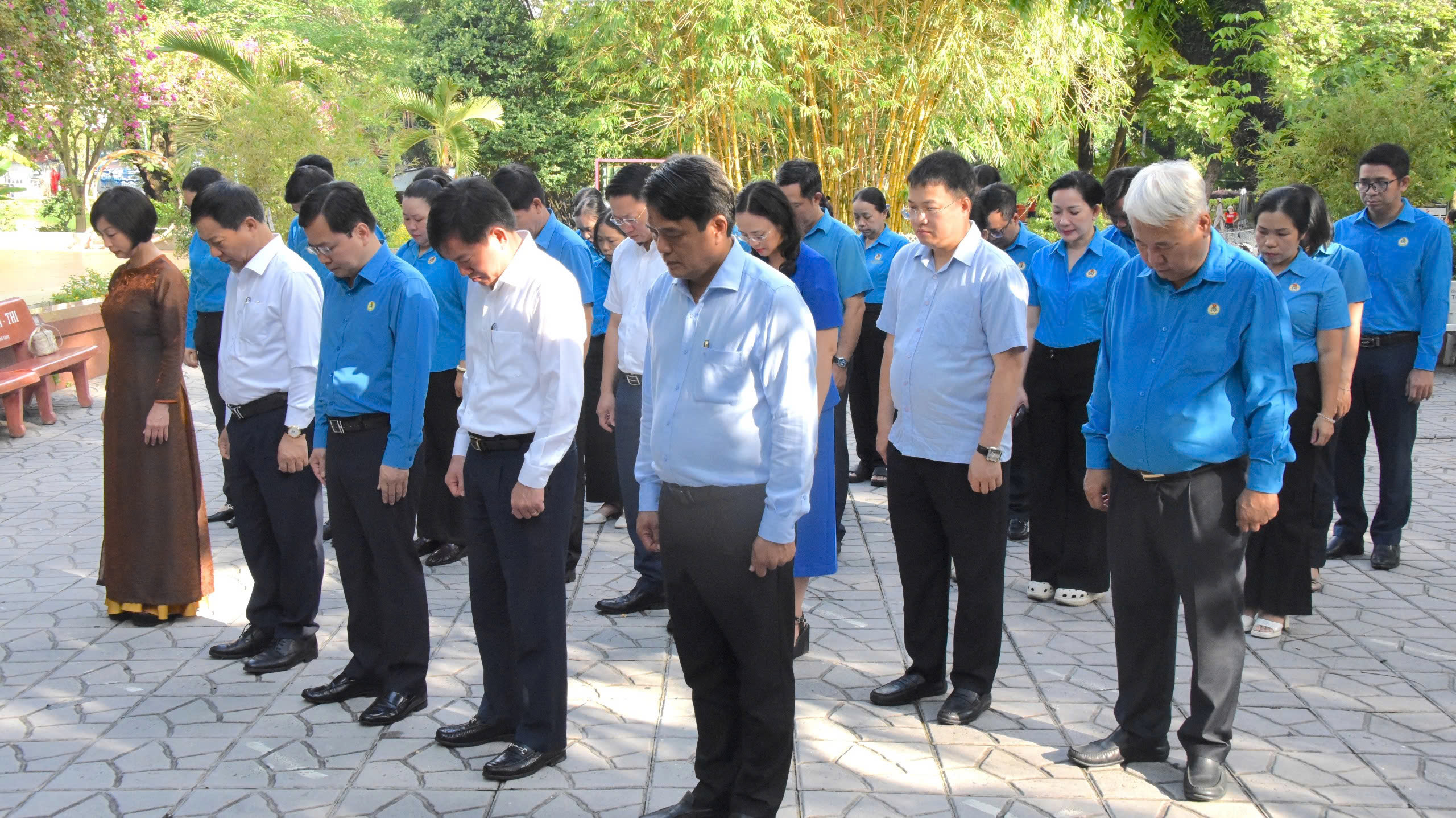 Cận cảnh C&ocirc;ng vi&ecirc;n L&ecirc; Thị Ri&ecirc;ng nơi sắp thăm d&ograve; khu vực nghi c&oacute; r&atilde;nh mộ tập thể - Ảnh 12.