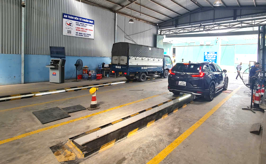 Tạm tr&uacute; để đăng k&yacute; xe, khi đi đăng kiểm c&oacute; cần xuất tr&igrave;nh giấy tạm tr&uacute;? - Ảnh 1.