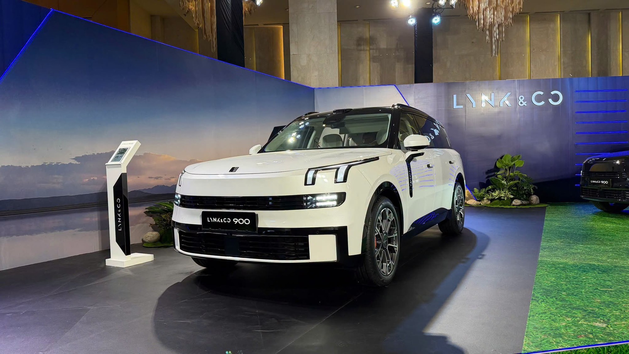 Xe hạng sang Lynk & Co 900 và Volvo XC 90: Chọn xe nào? - Ảnh 3.