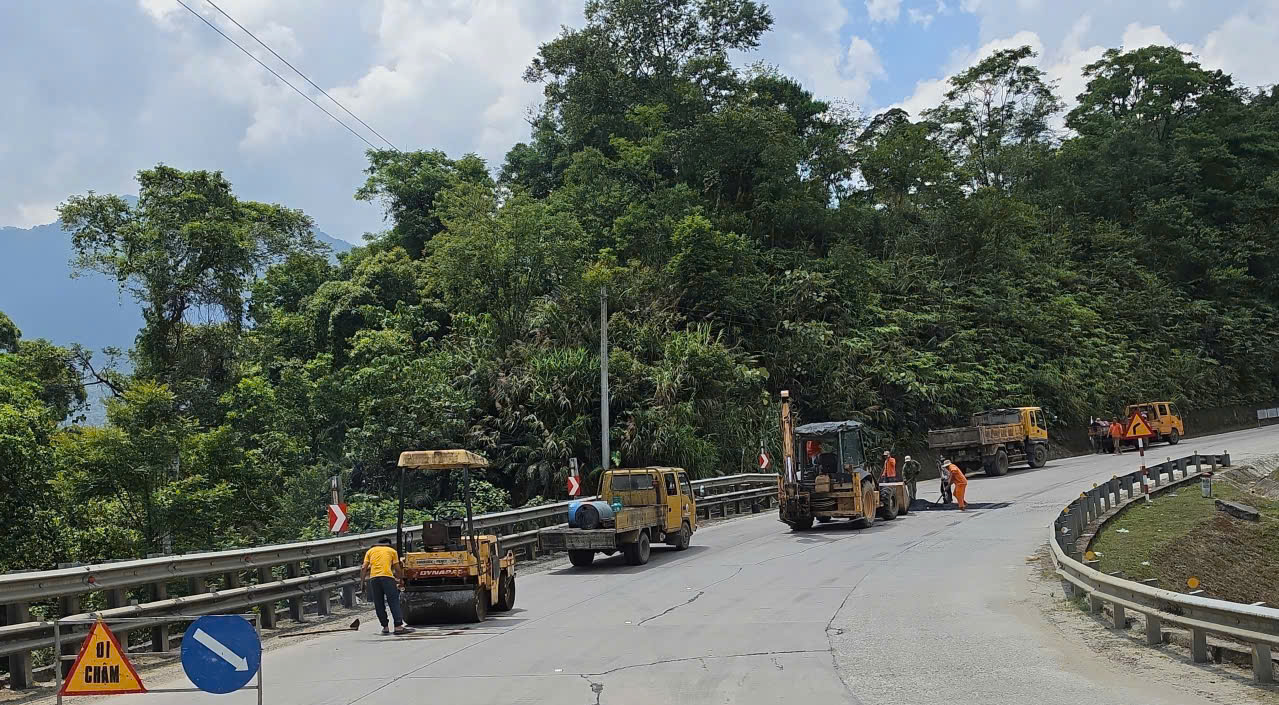 Đường Hồ Chí Minh qua Quảng Ngãi êm thuận sau sửa chữa năm 2026 - Ảnh 13. Đường Hồ Chí Minh qua Quảng Ngãi êm thuận sau sửa chữa năm 2026 - Ảnh 13.