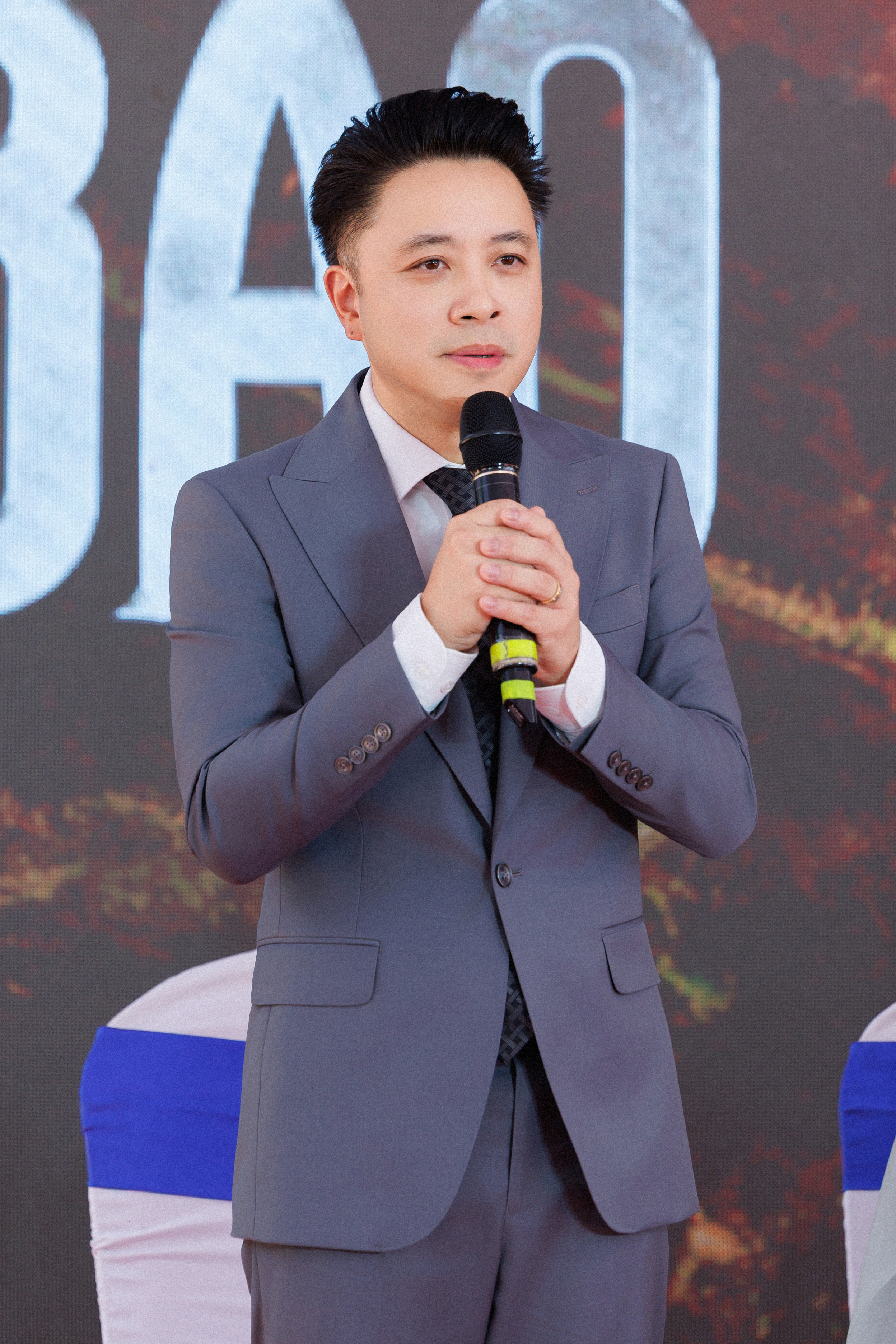 Đạo diễn Victor Vũ: Phim "Chiến b&agrave;o" lấy cảm hứng từ cuộc khởi nghĩa Lam Sơn - Ảnh 3.