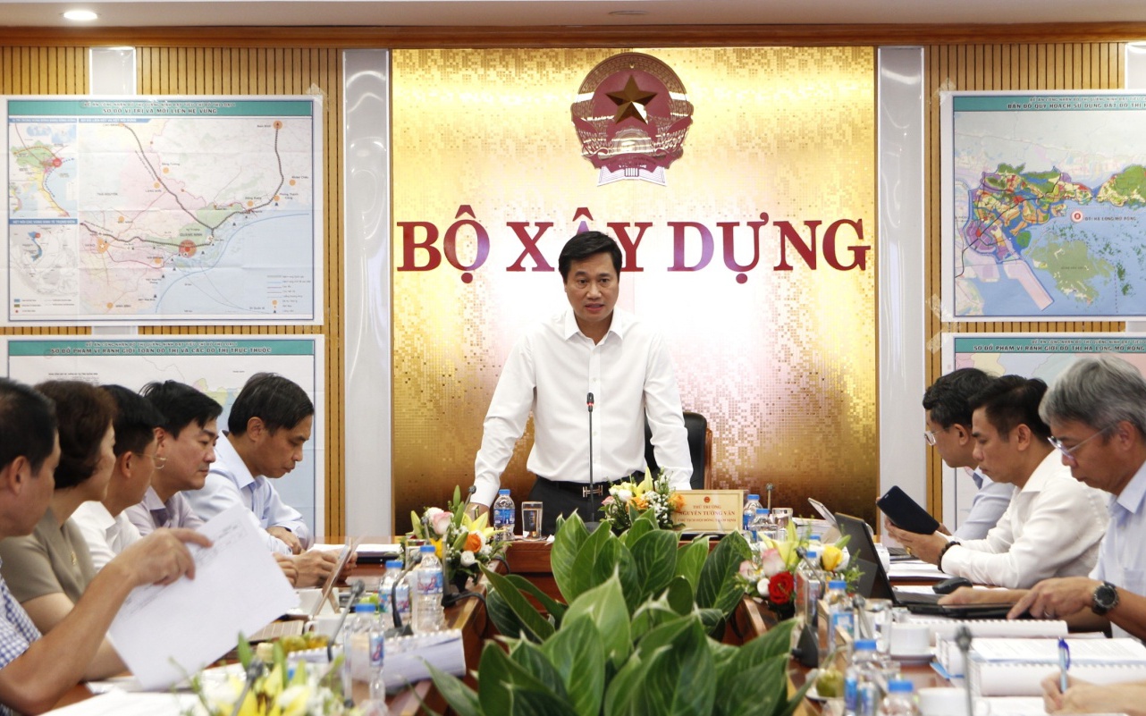 Quảng Ninh ho&agrave;n thiện hồ sơ đề nghị c&ocirc;ng nhận đ&ocirc; thị loại I - Ảnh 3.