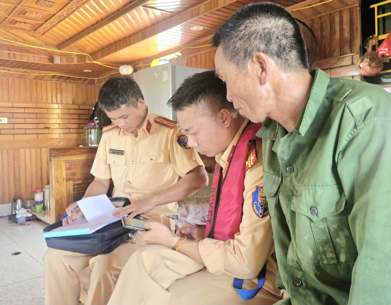 Xử l&yacute;, ngăn chặn nhiều bến thủy nội địa hoạt động tr&aacute;i ph&eacute;p tại Bắc Ninh - Ảnh 2.