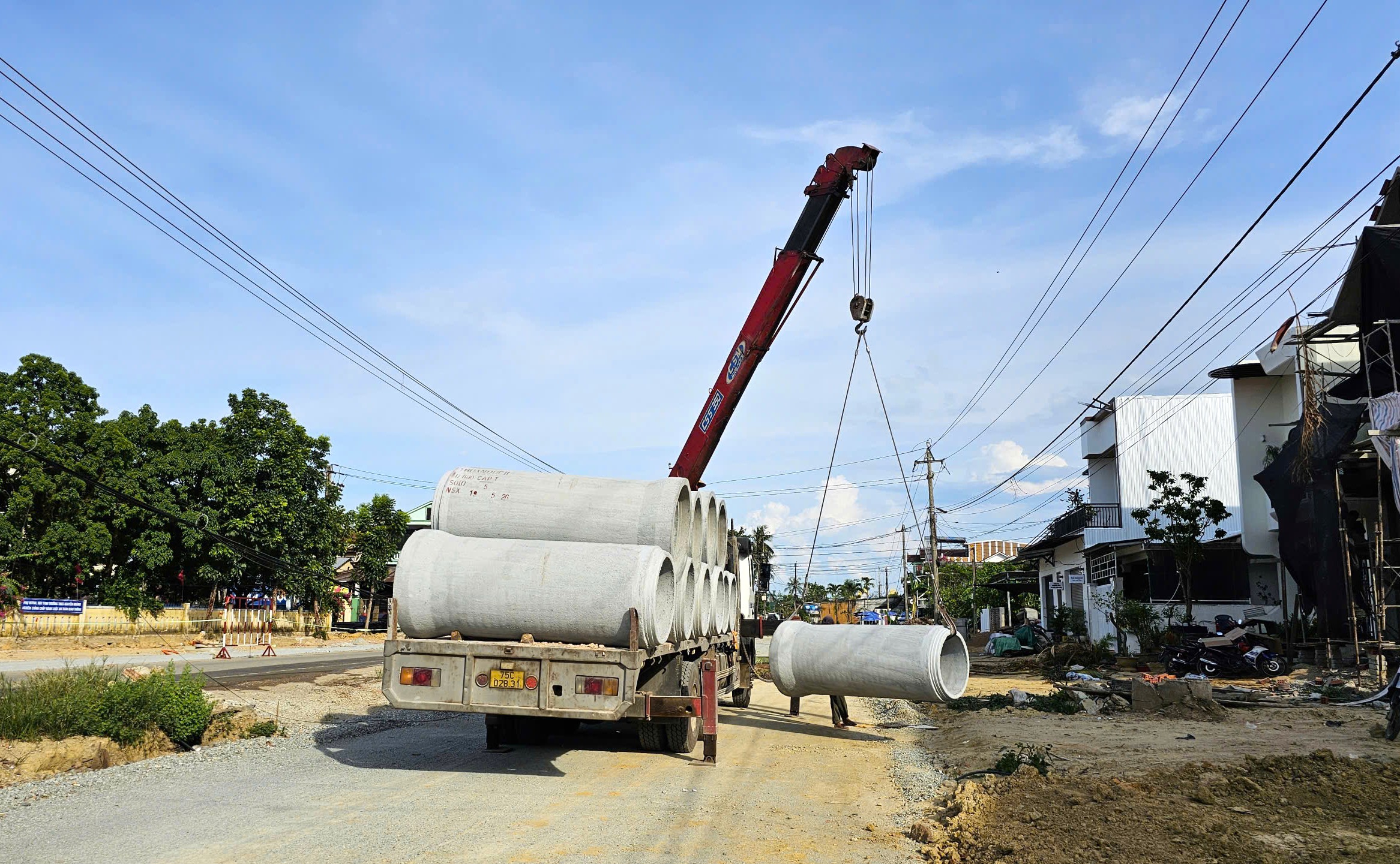 Huế: Đường trăm tỷ vướng mặt bằng, nh&agrave; thầu lo kh&ocirc;ng kịp tiến độ - Ảnh 9.