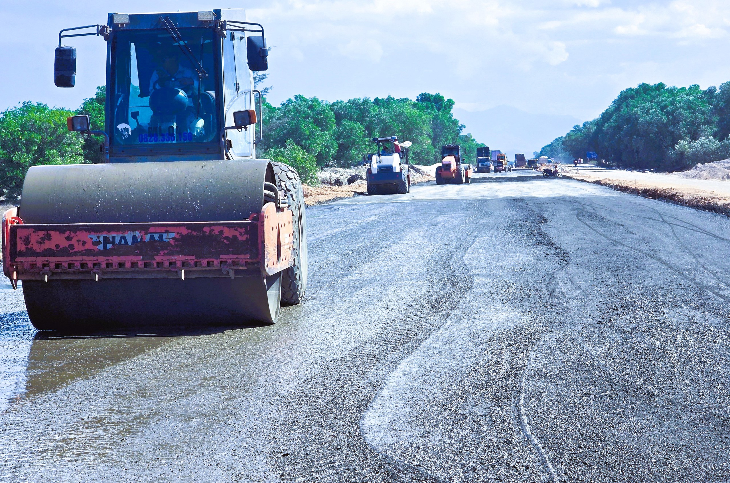 Đẩy nhanh thi c&ocirc;ng dự &aacute;n QL15D đoạn từ cảng Mỹ Thủy đến cao tốc Cam Lộ - La Sơn - Ảnh 2.