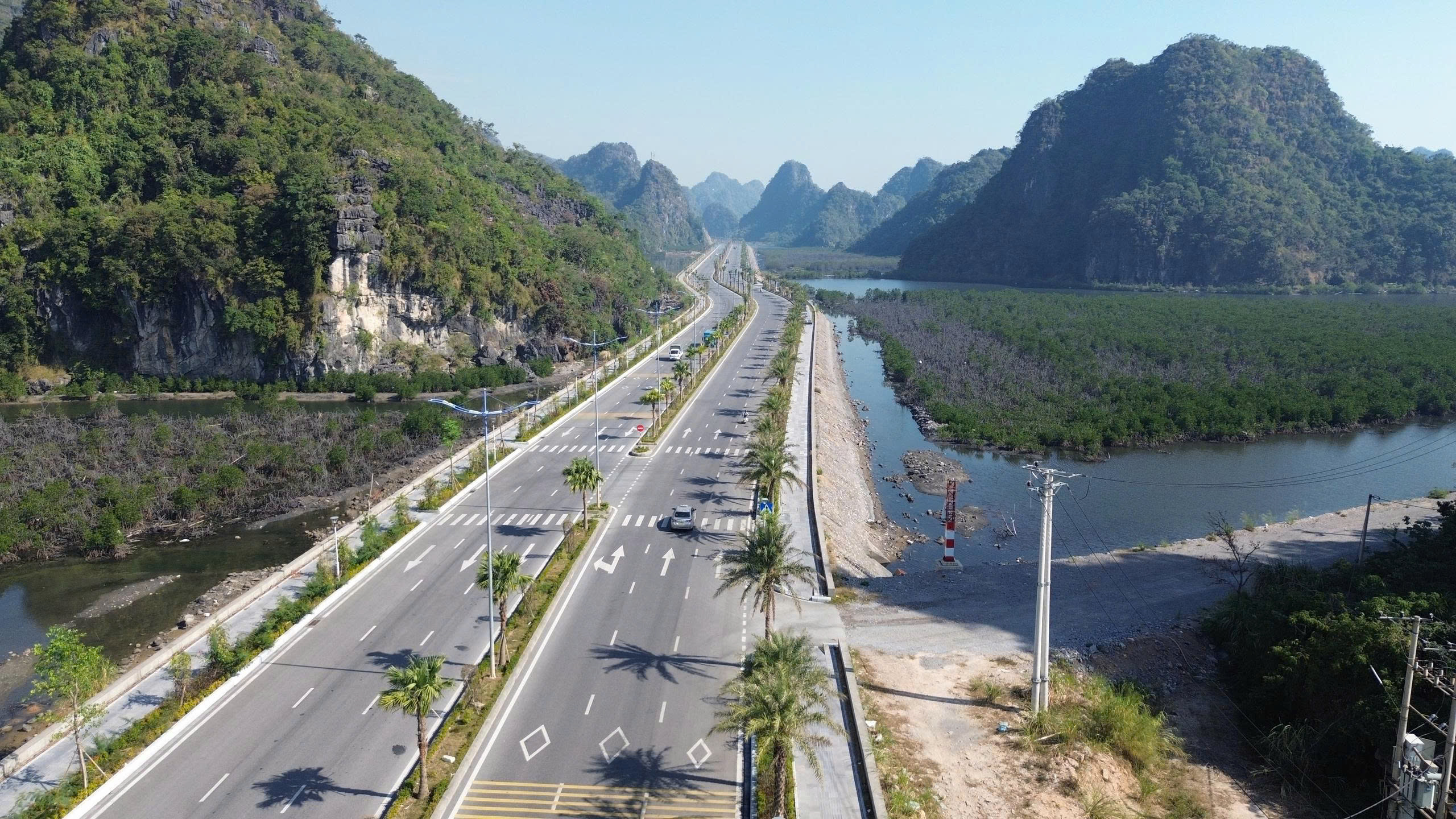 Quảng Ninh ho&agrave;n thiện hồ sơ đề nghị c&ocirc;ng nhận đ&ocirc; thị loại I - Ảnh 2.
