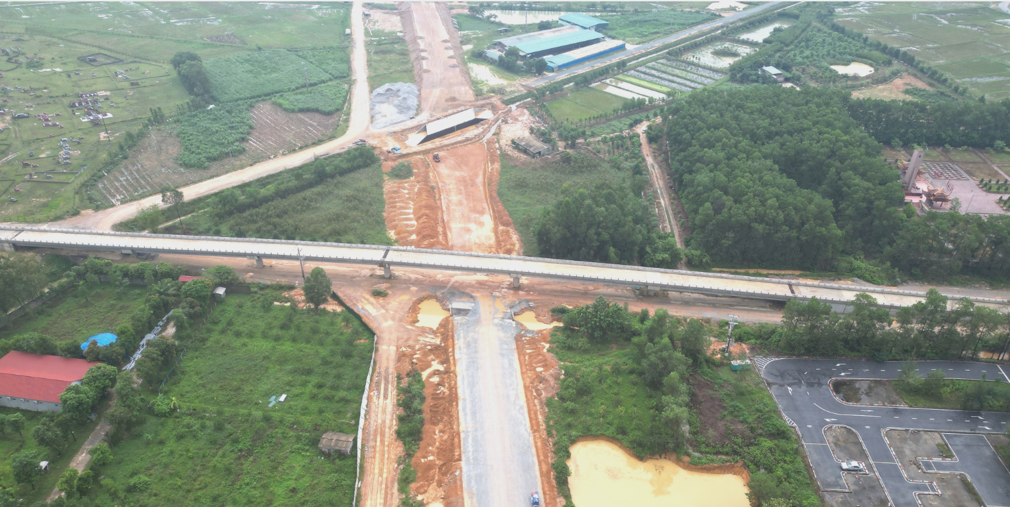 Bộ X&acirc;y dựng y&ecirc;u cầu tăng cường bảo đảm an to&agrave;n giao th&ocirc;ng, c&ocirc;ng tr&igrave;nh trong m&ugrave;a mưa lũ - Ảnh 1.