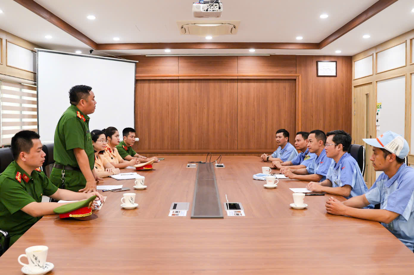 C&ocirc;ng an H&agrave; Nội r&agrave; so&aacute;t h&agrave;ng ngh&igrave;n xe m&aacute;y của c&ocirc;ng nh&acirc;n, siết quản l&yacute; xe kh&ocirc;ng ch&iacute;nh chủ - Ảnh 1.