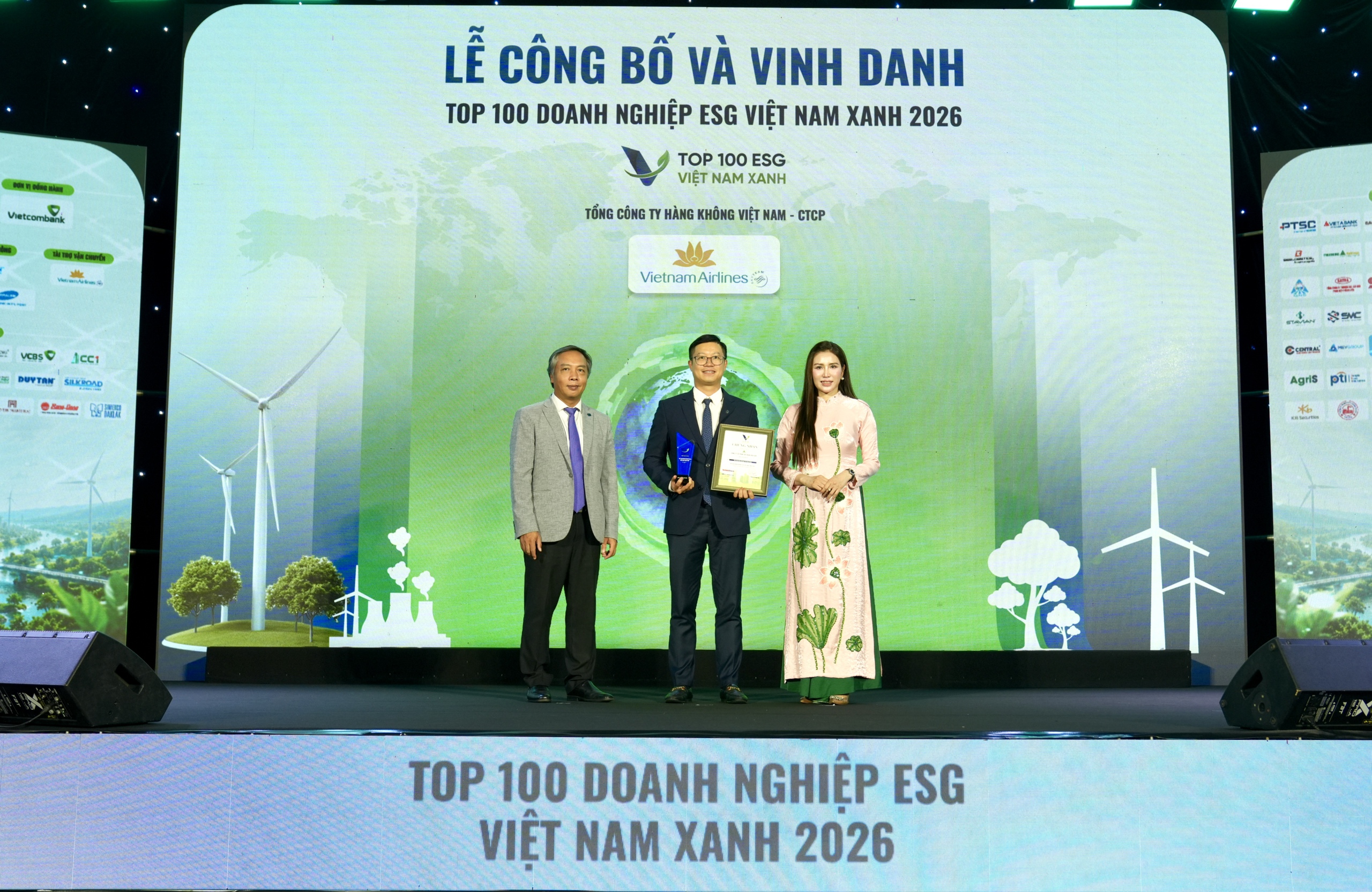 Vietnam Airlines hai năm liên tiếp vào Top 10 Doanh nghiệp ESG Việt Nam Xanh - Ảnh 1.