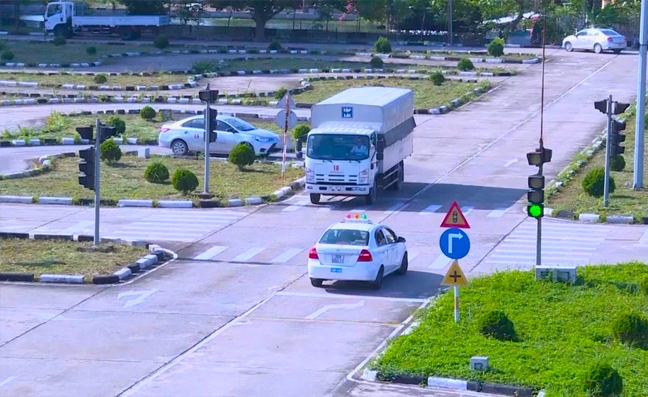 Bộ X&acirc;y dựng kiến nghị miễn thuế VAT đối với đ&agrave;o tạo l&aacute;i xe - Ảnh 1.